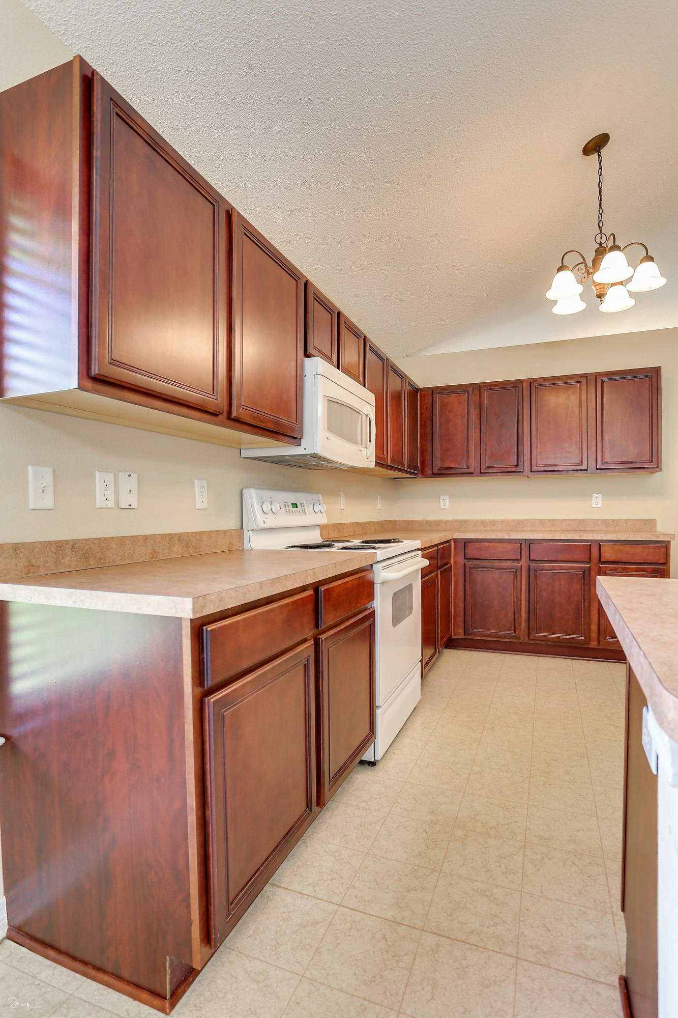 KELLIE'S WAY - Residential