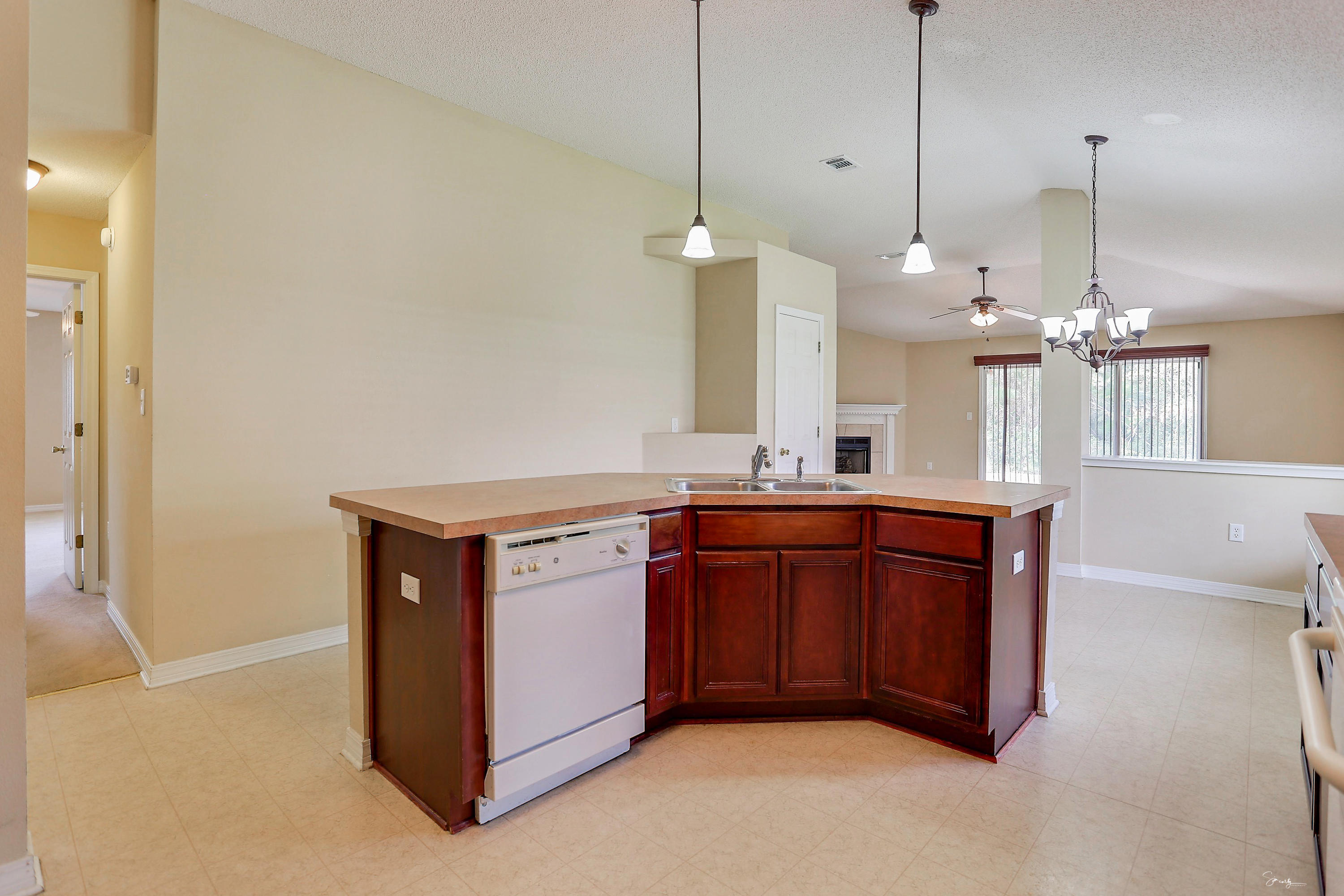 KELLIE'S WAY - Residential