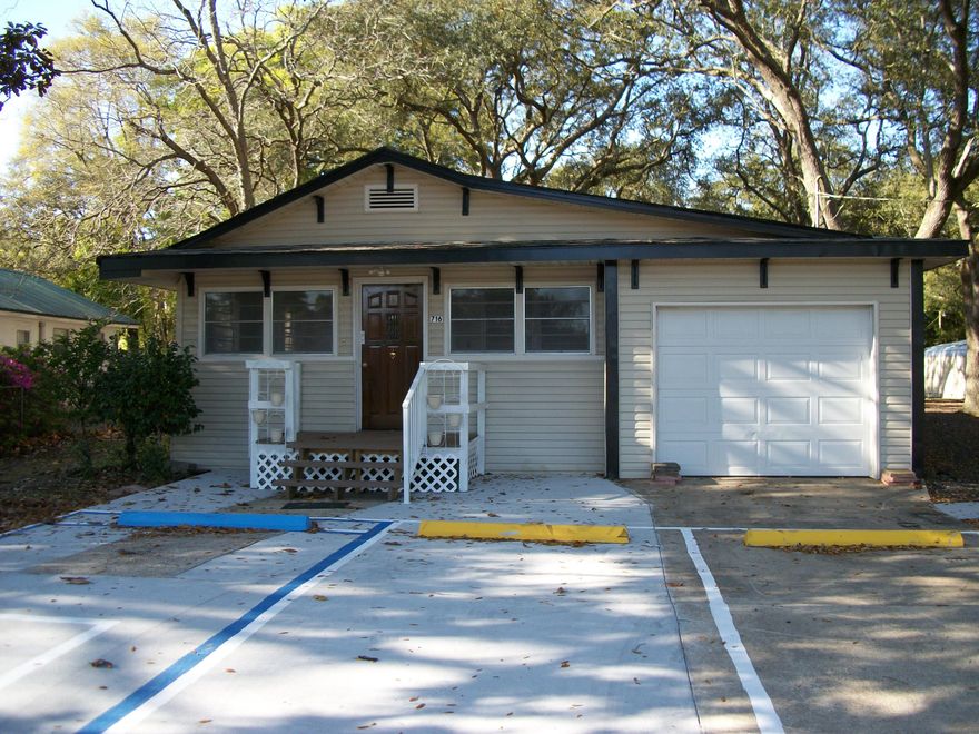 Recently re-zoned C1 commercial space for rent adjacent to Niceville High School. Plenty of Parking, Lots of Charm, Full Kitchen. Ideal location for OFFICE (three rooms for private office & ample shared space), bakery, spa, retail or other various uses. Option for one or two year lease. Side and back lots do not convey.