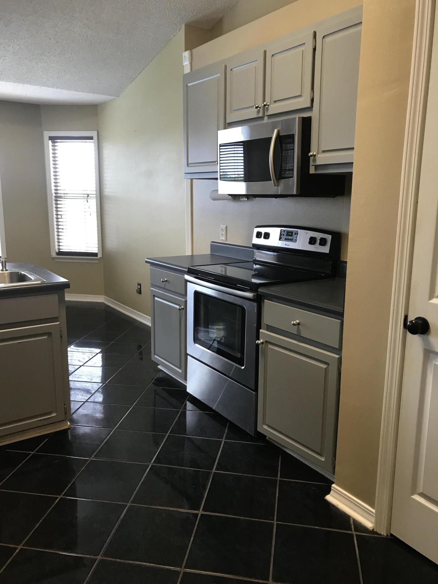 RIVERCHASE PH II - Residential Lease