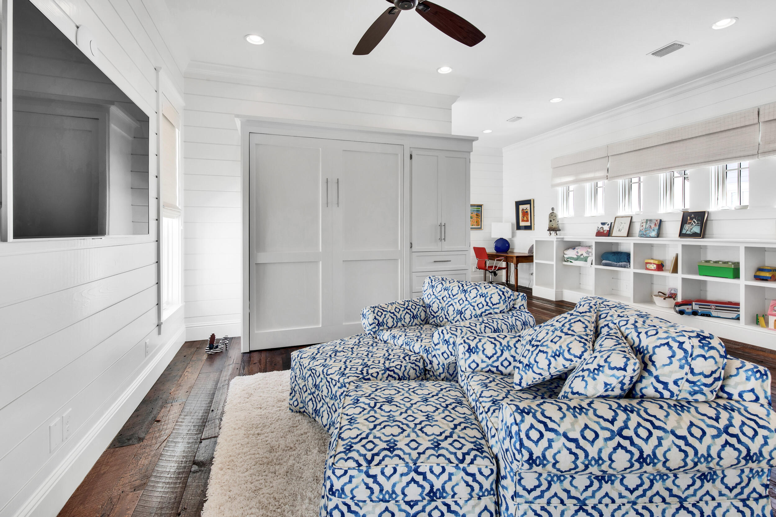 CHURCHILL OAKS - Residential