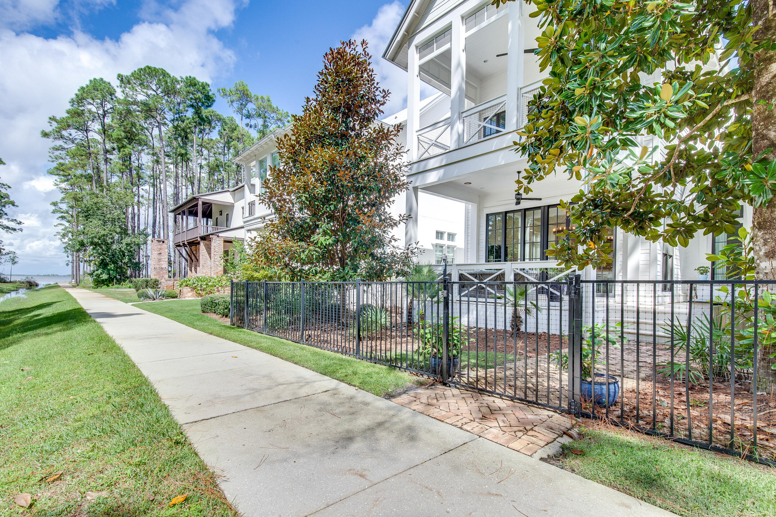 CHURCHILL OAKS - Residential