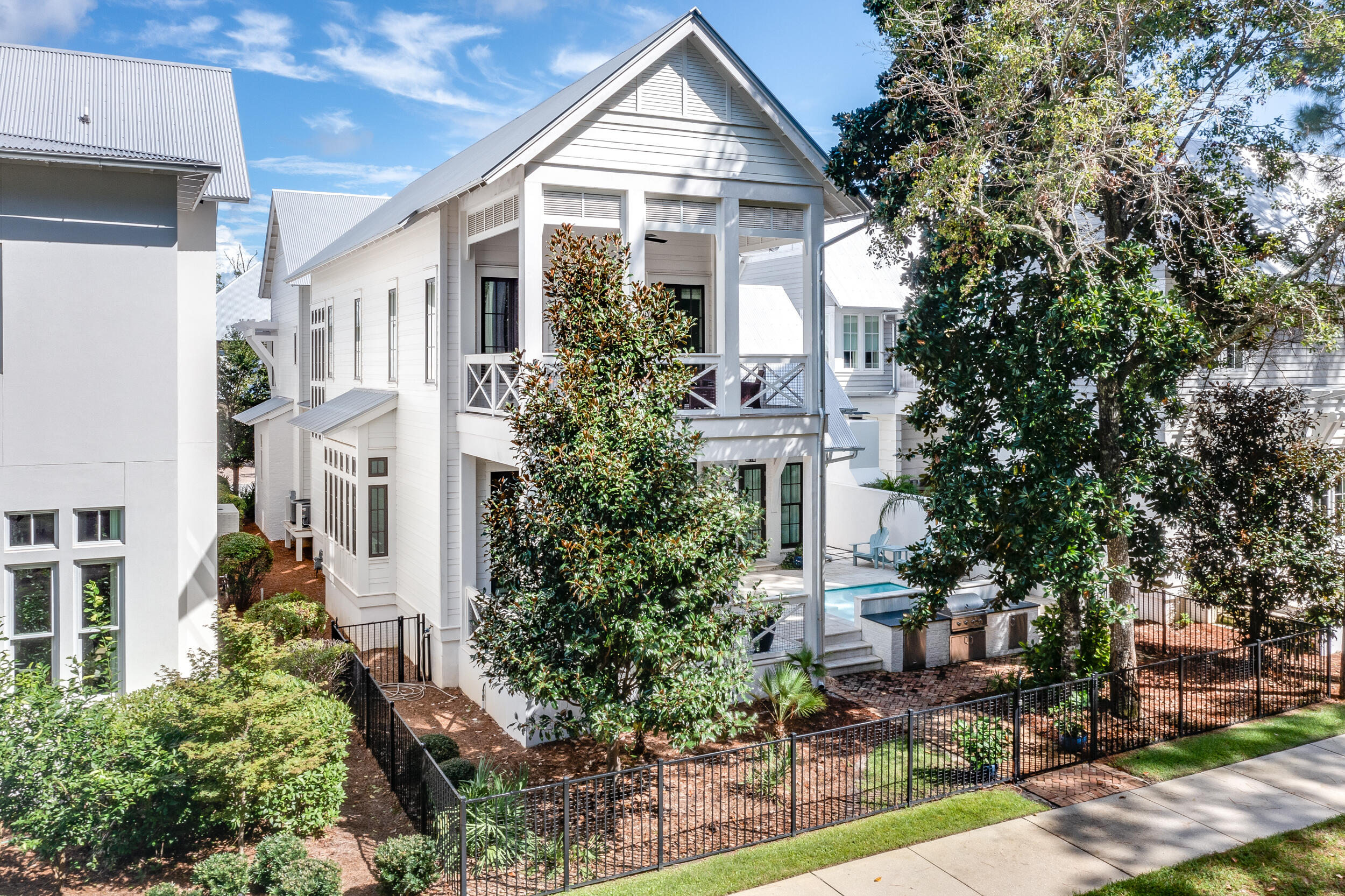 CHURCHILL OAKS - Residential