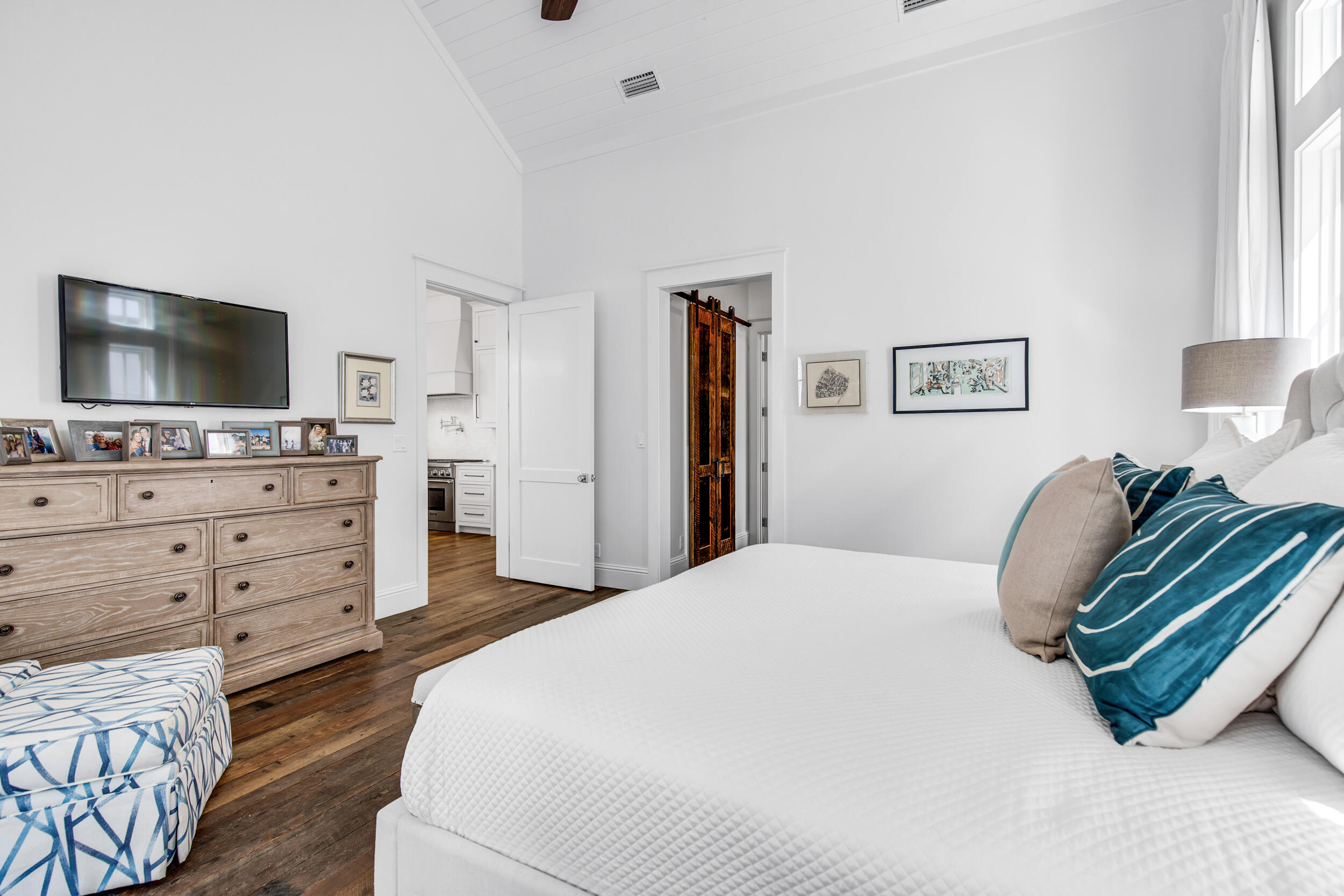 CHURCHILL OAKS - Residential