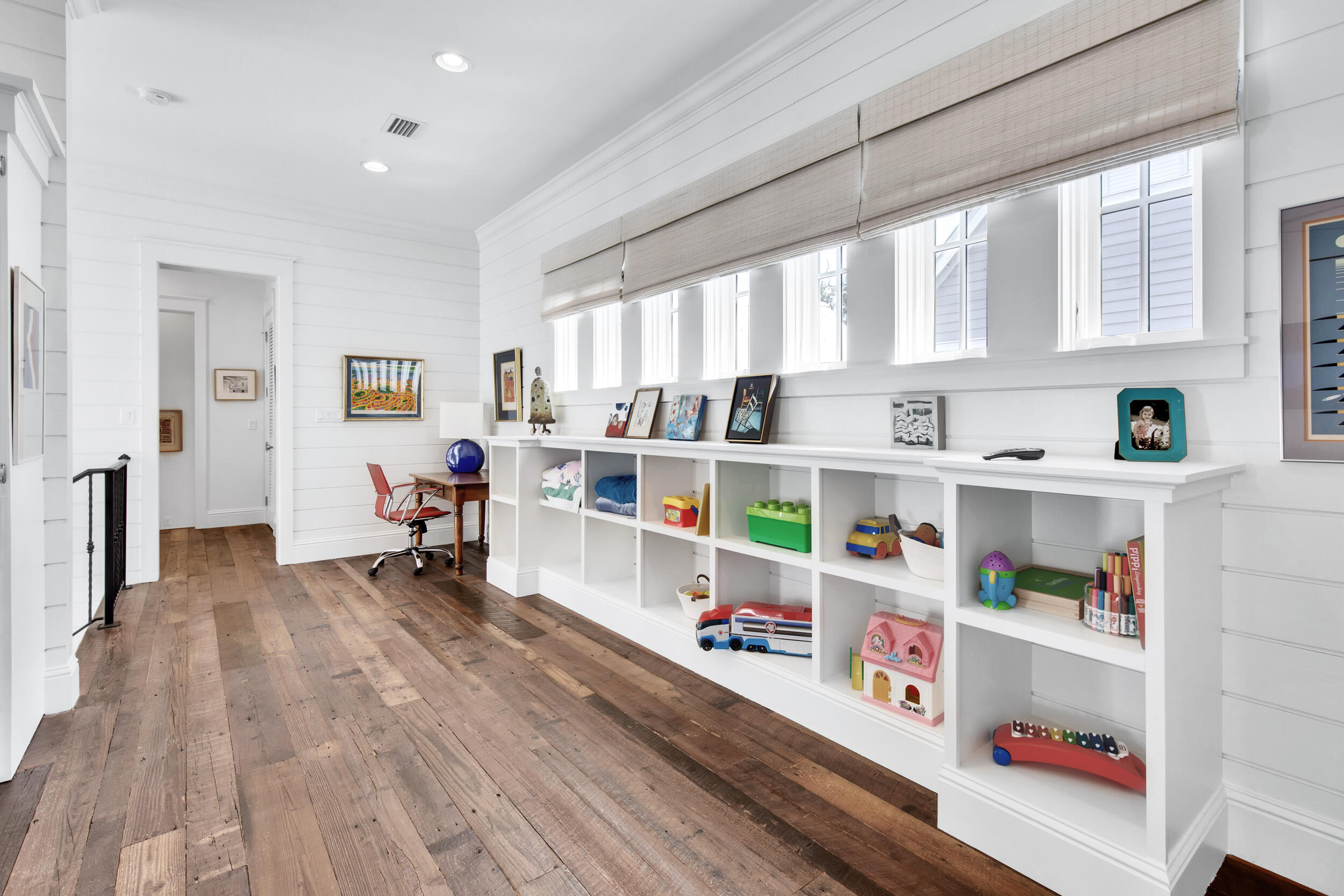 CHURCHILL OAKS - Residential