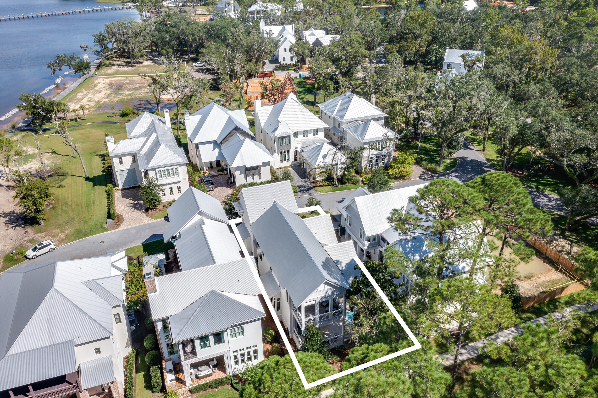 CHURCHILL OAKS - Residential