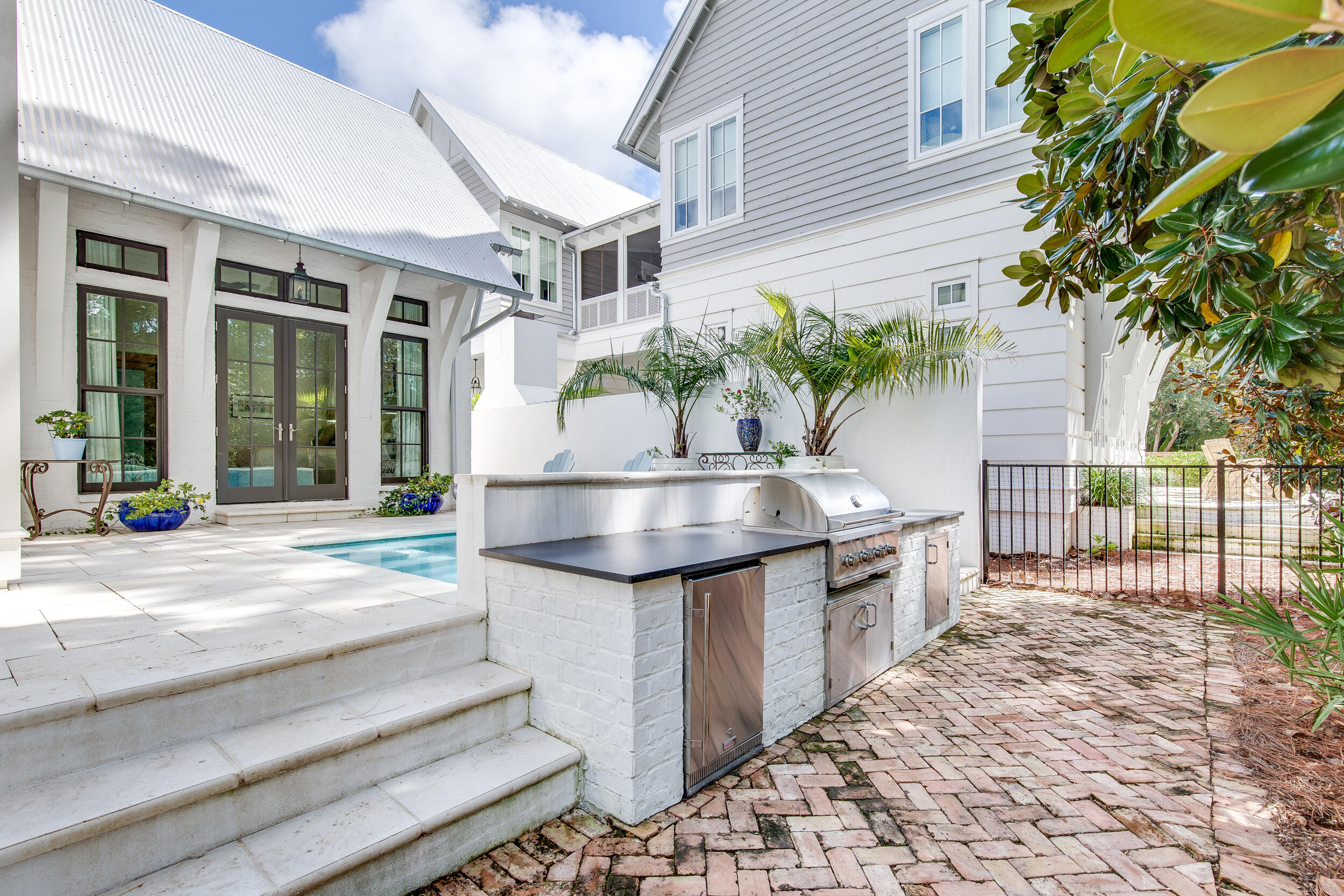 CHURCHILL OAKS - Residential