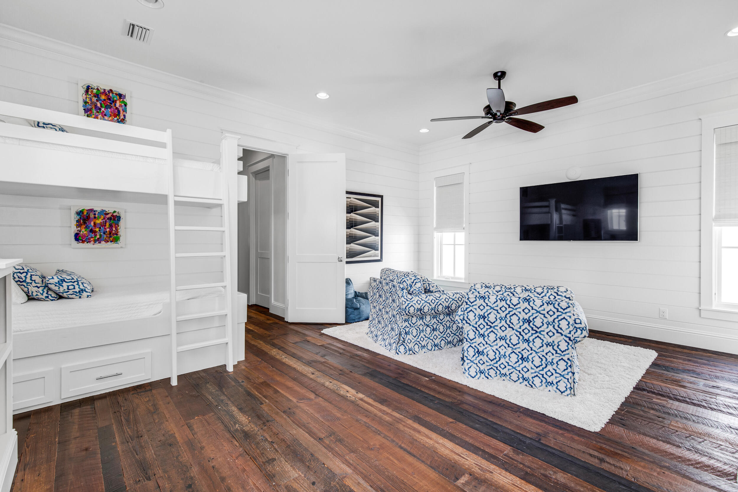 CHURCHILL OAKS - Residential