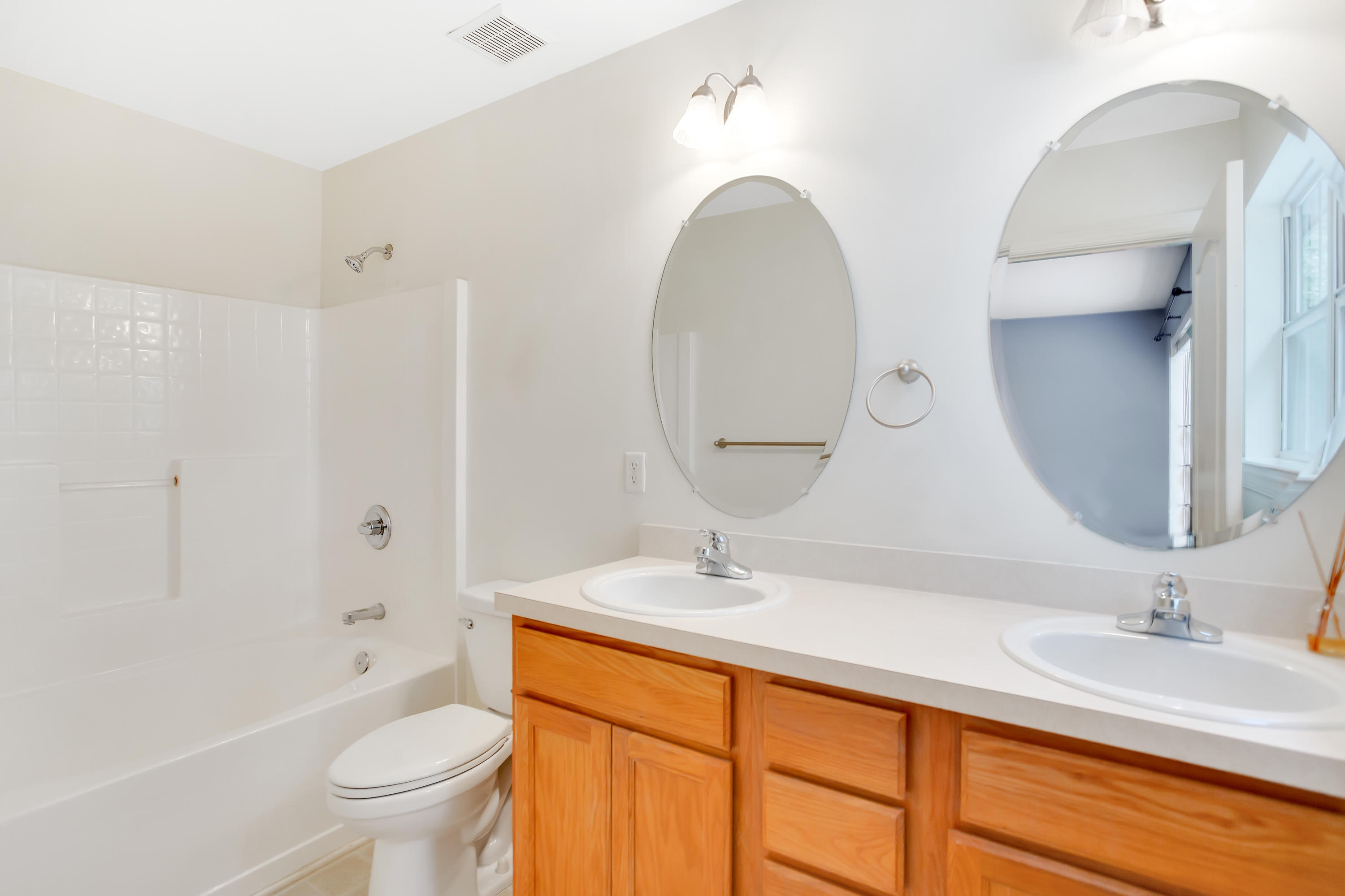 TWIN LAKES TOWNHOMES PH 2 - Residential