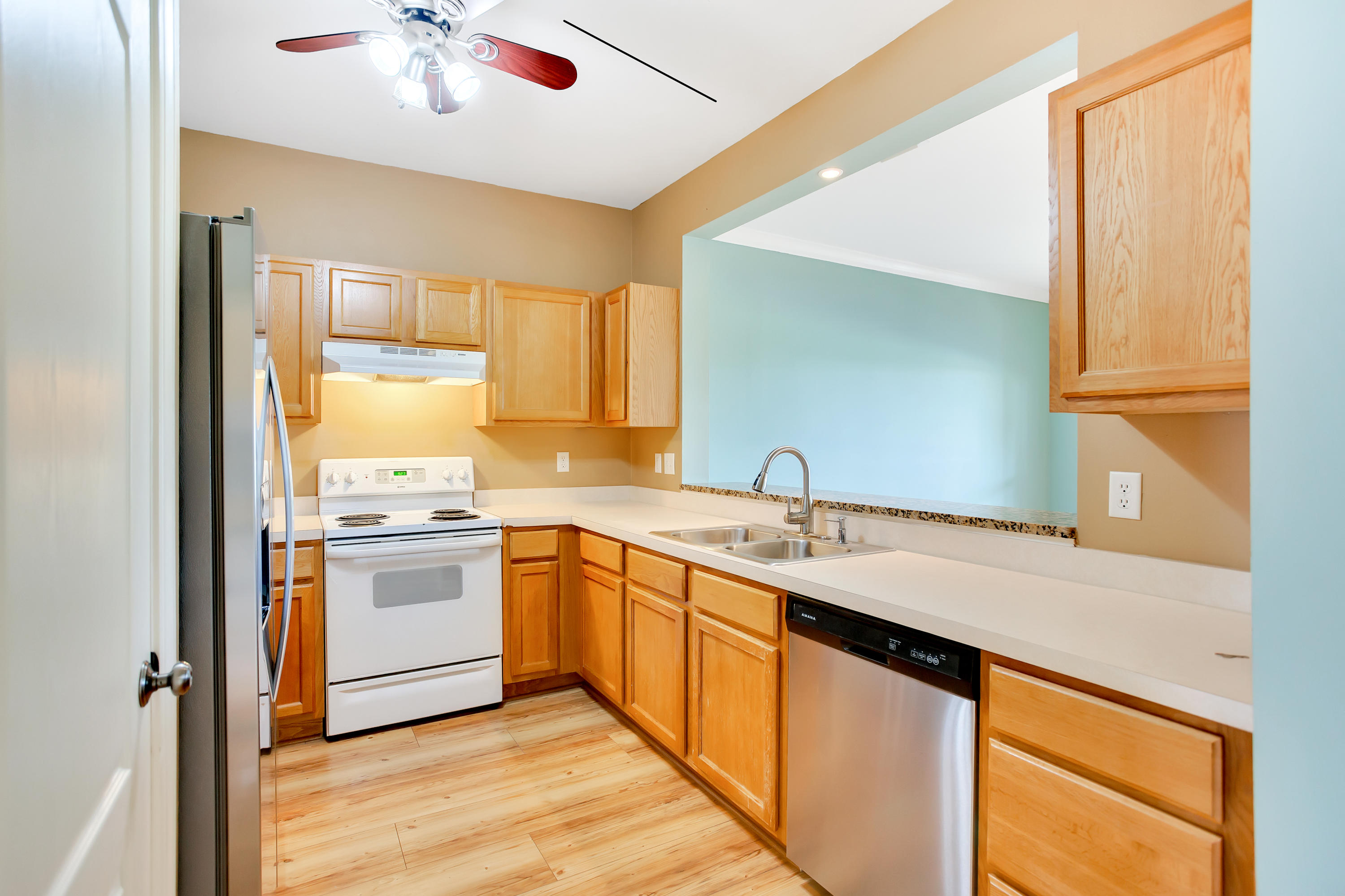 TWIN LAKES TOWNHOMES PH 2 - Residential