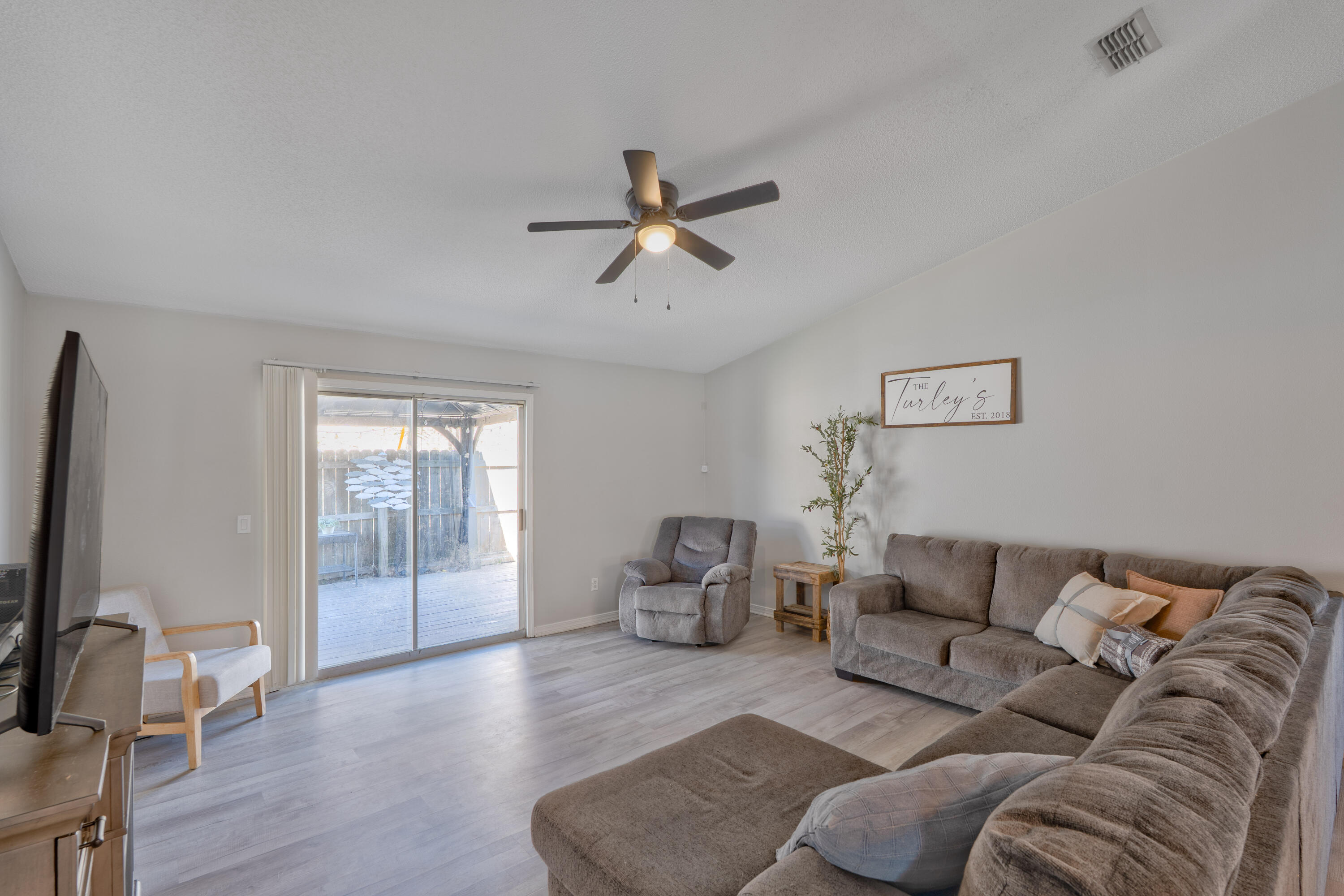 COUNTRYVIEW ESTATES 10TH ADDN - Residential