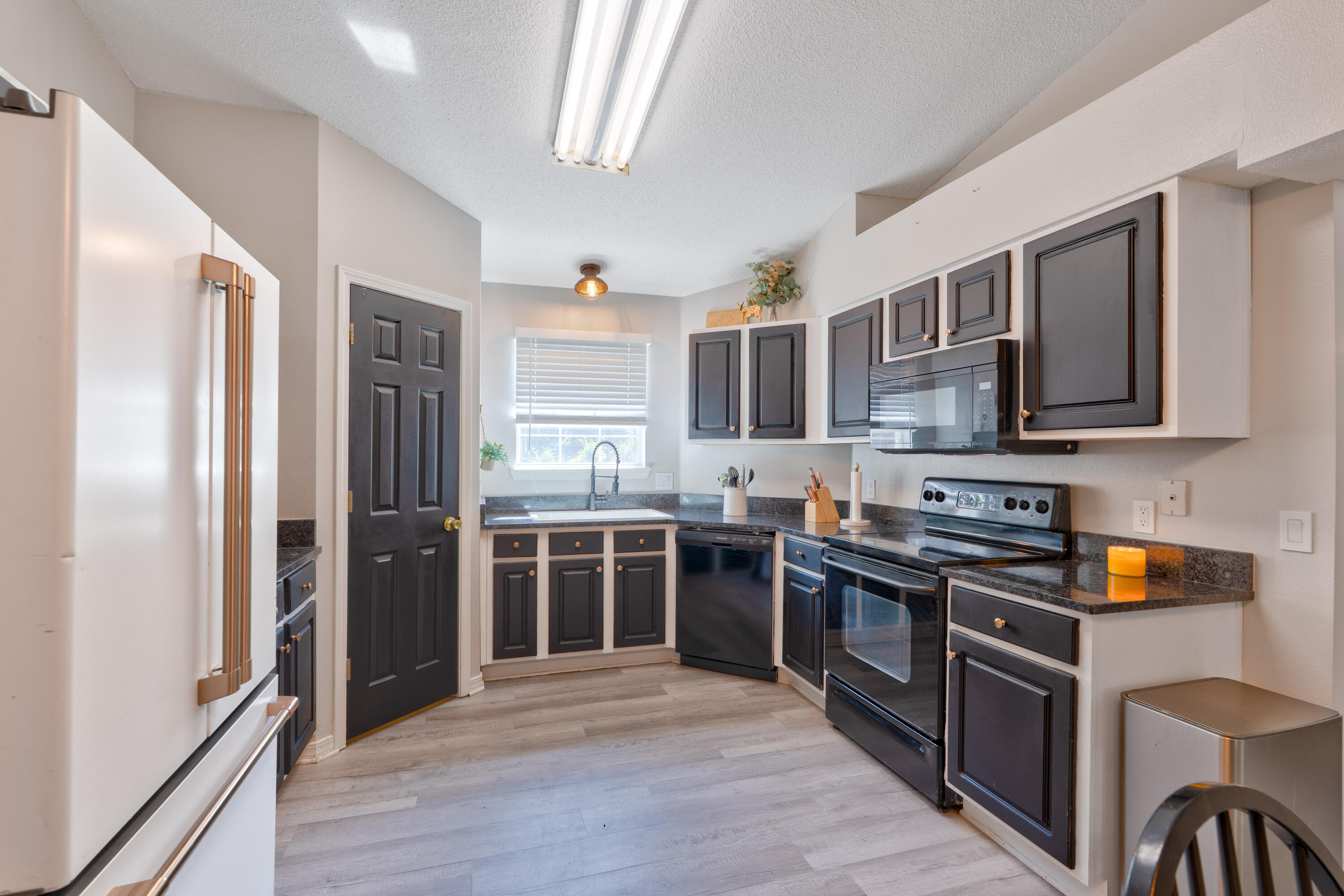 COUNTRYVIEW ESTATES 10TH ADDN - Residential