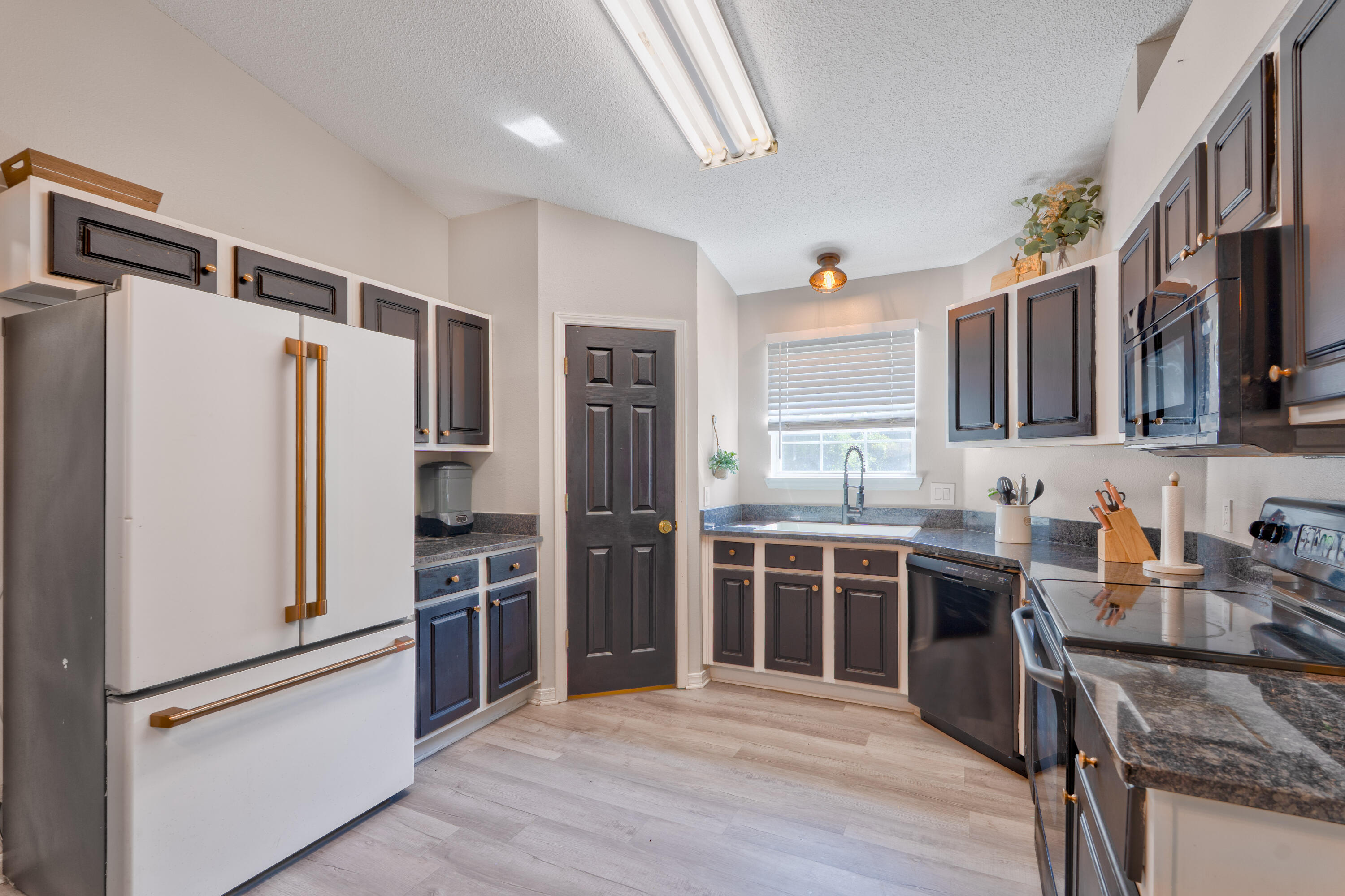 COUNTRYVIEW ESTATES 10TH ADDN - Residential