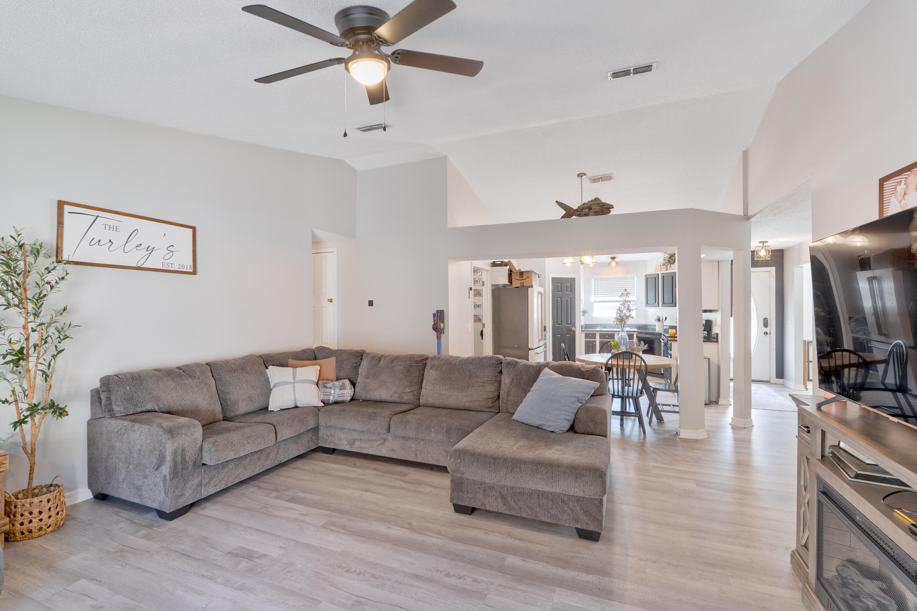 COUNTRYVIEW ESTATES 10TH ADDN - Residential