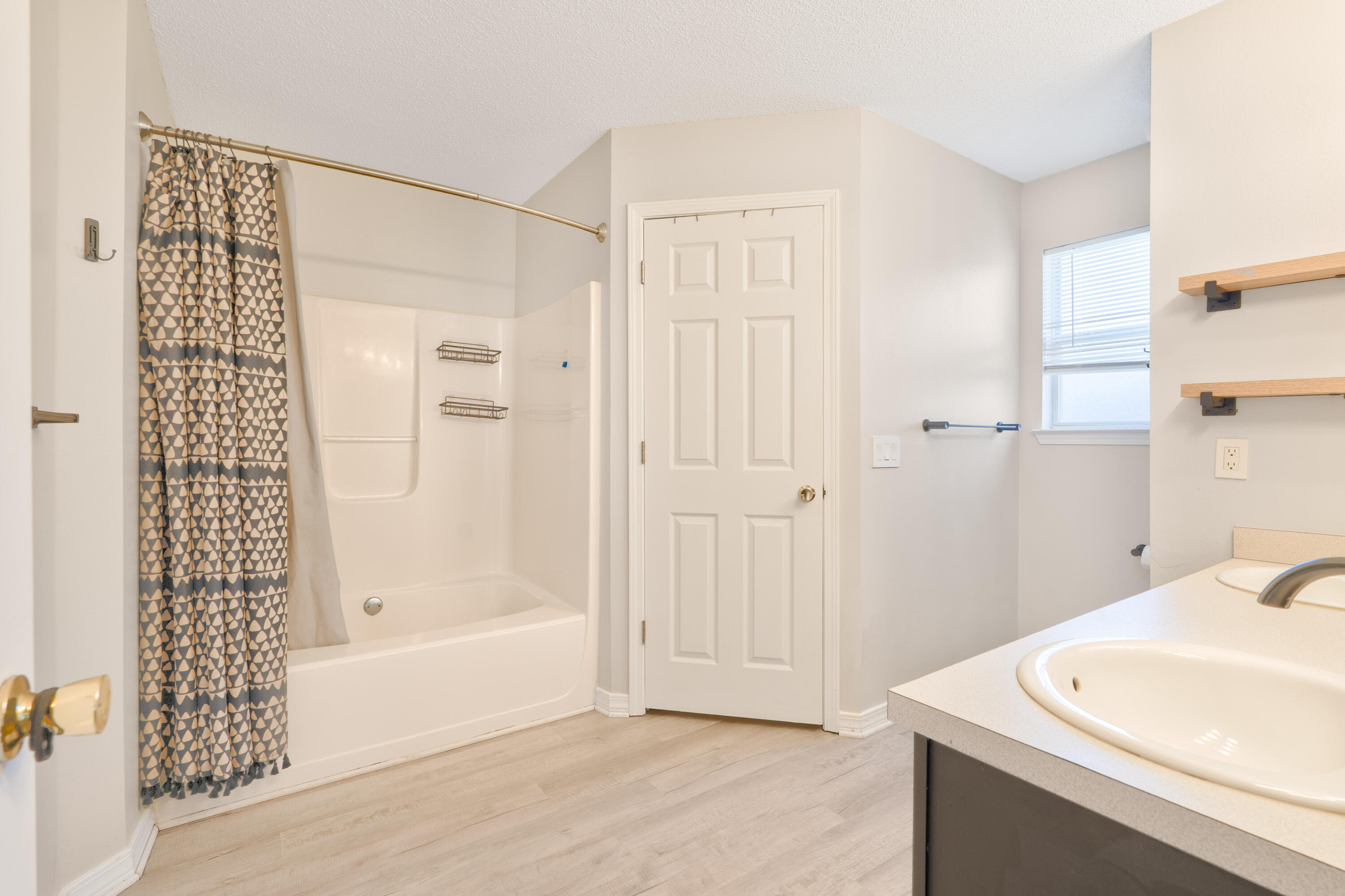 COUNTRYVIEW ESTATES 10TH ADDN - Residential