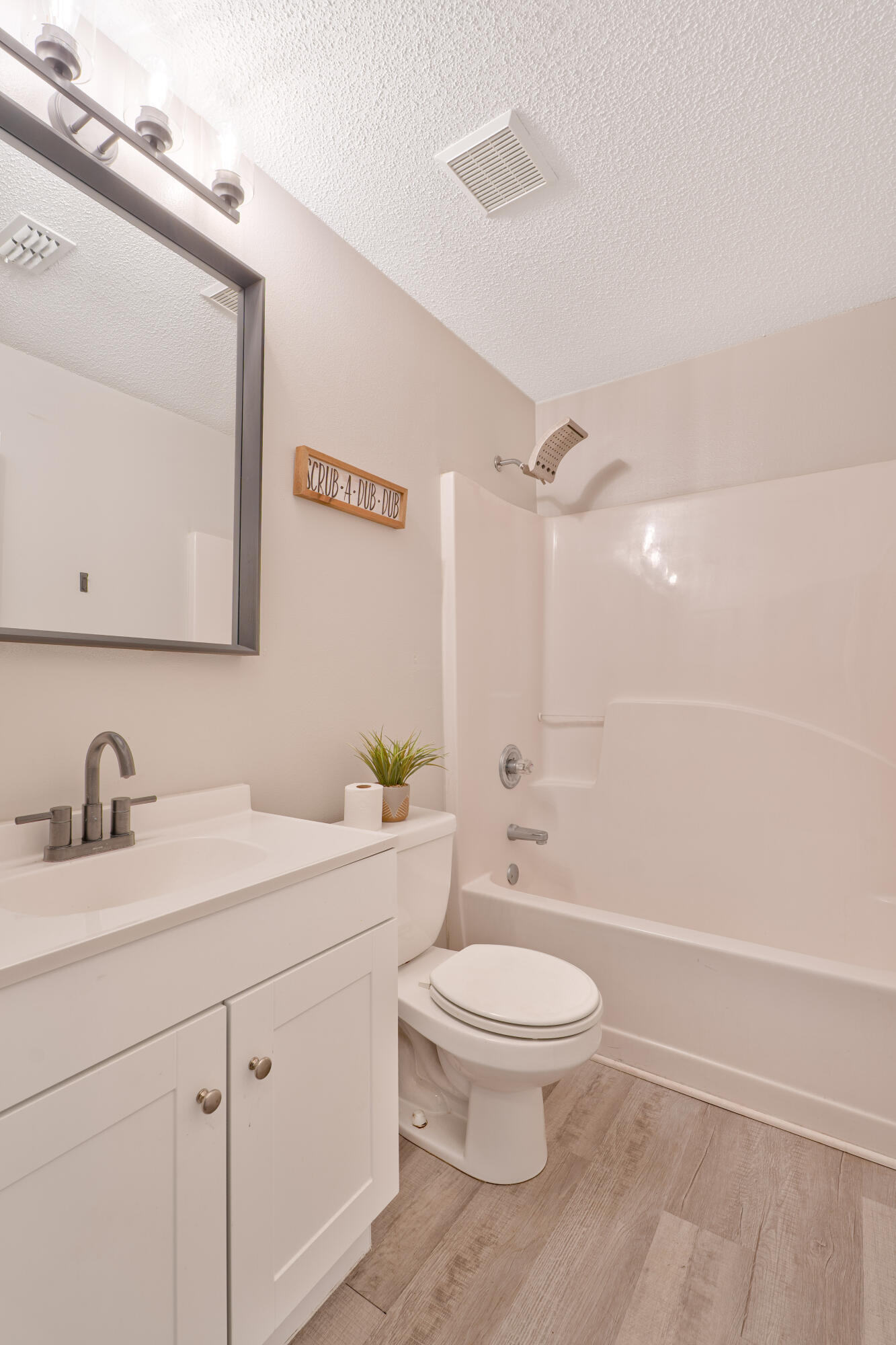 COUNTRYVIEW ESTATES 10TH ADDN - Residential