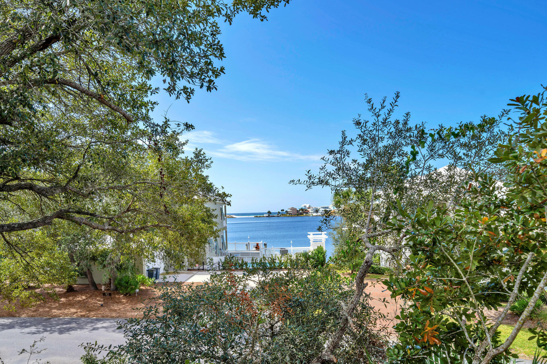 LAKEWOOD POINTE ESTATES - Residential