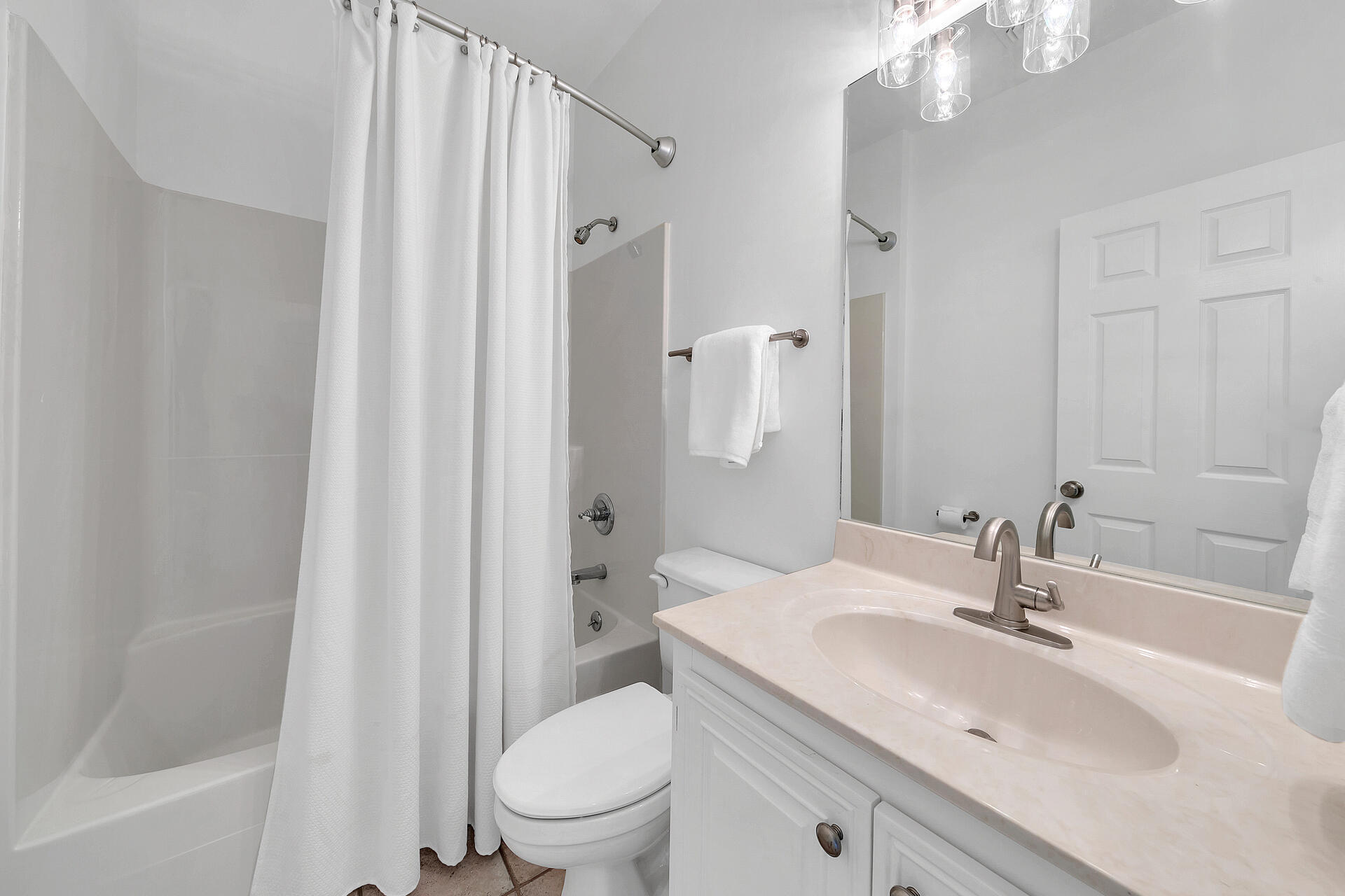 LAKEWOOD POINTE ESTATES - Residential
