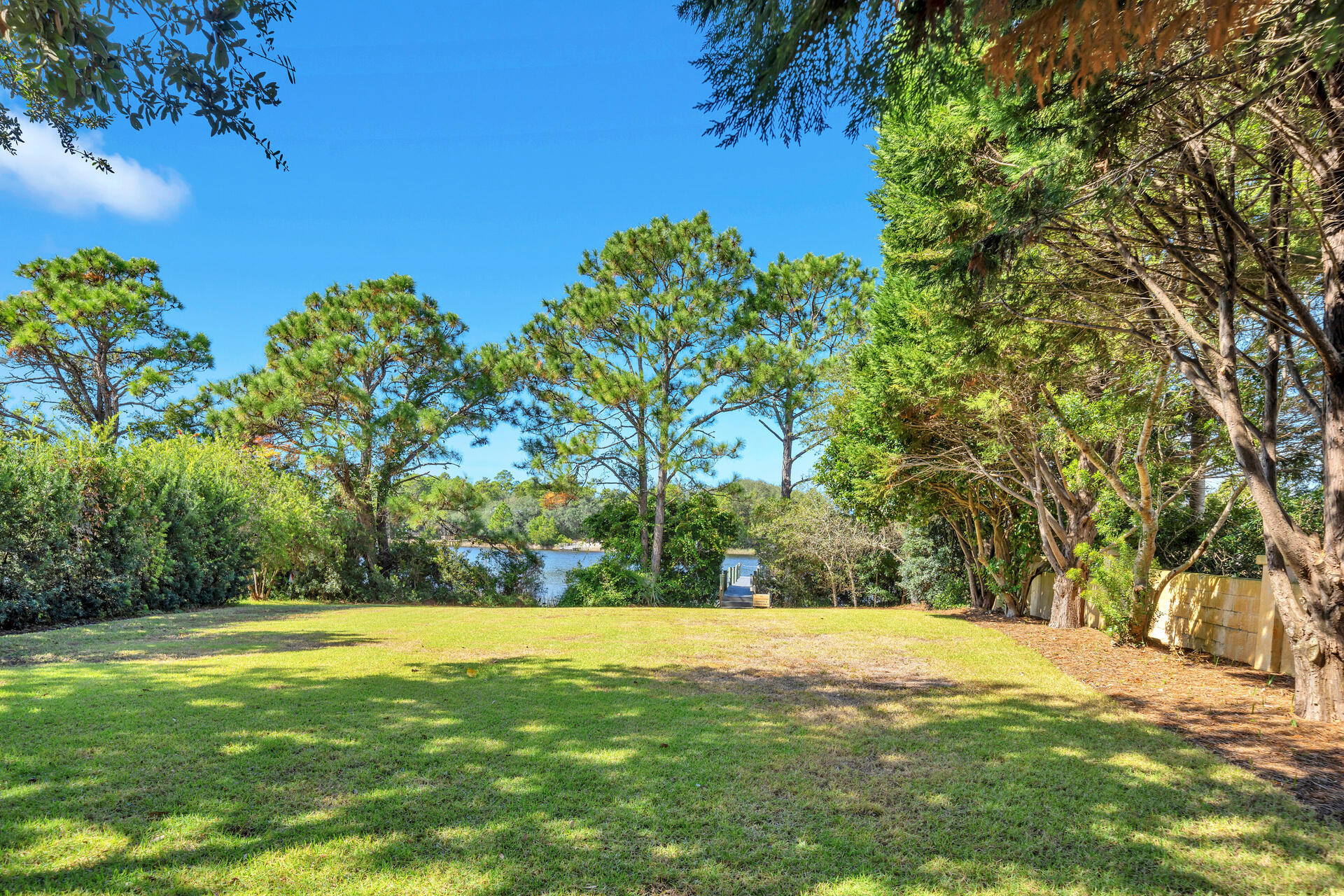 LAKEWOOD POINTE ESTATES - Residential