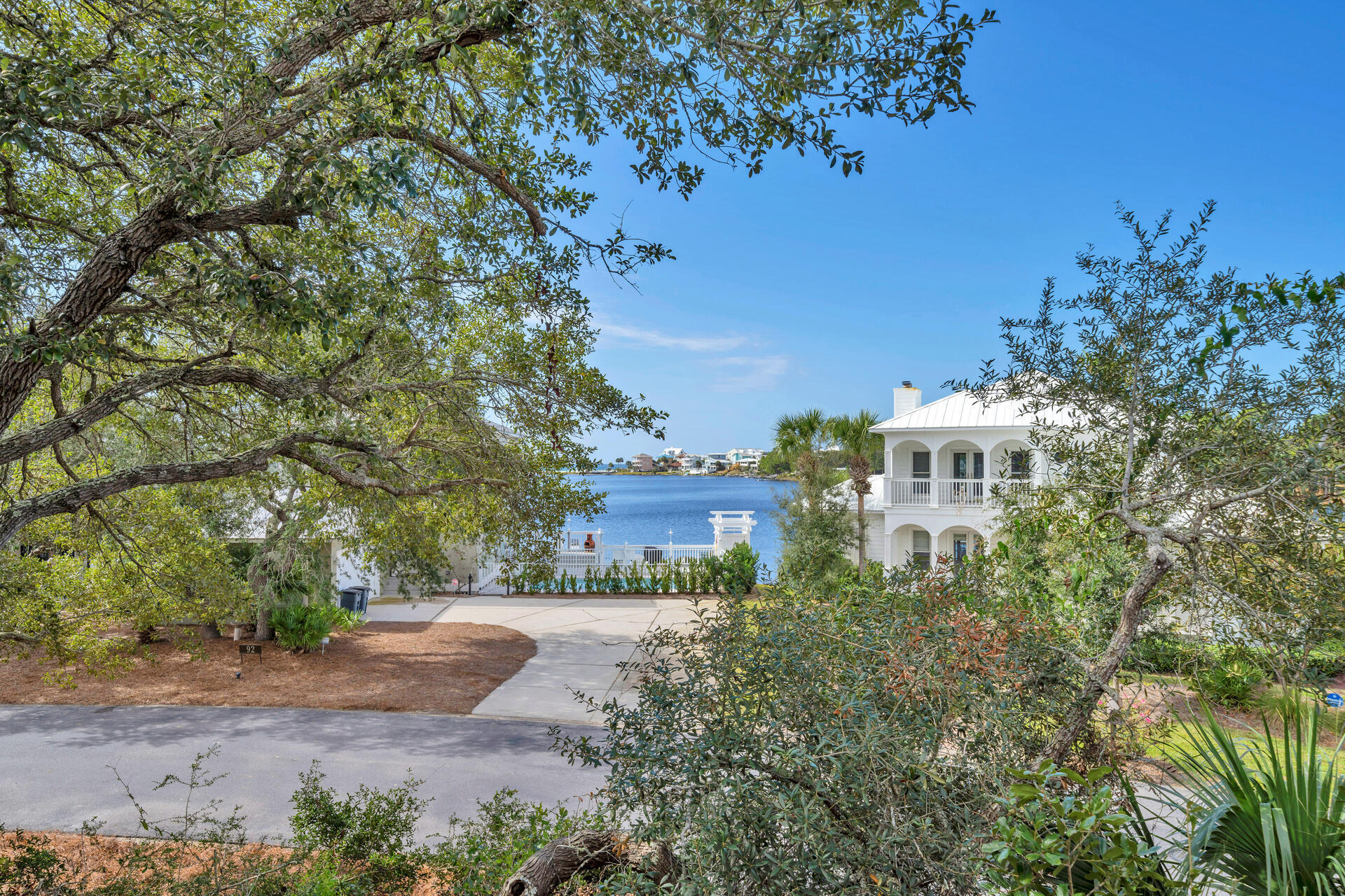 LAKEWOOD POINTE ESTATES - Residential