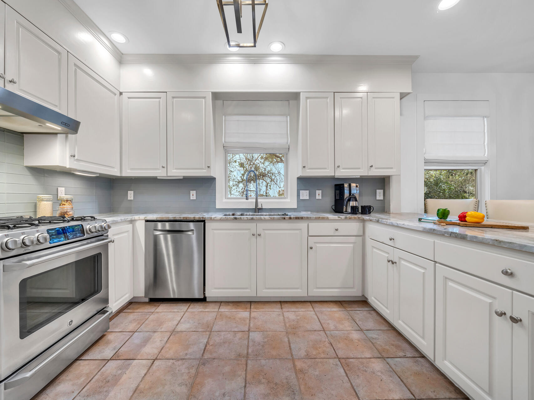 LAKEWOOD POINTE ESTATES - Residential