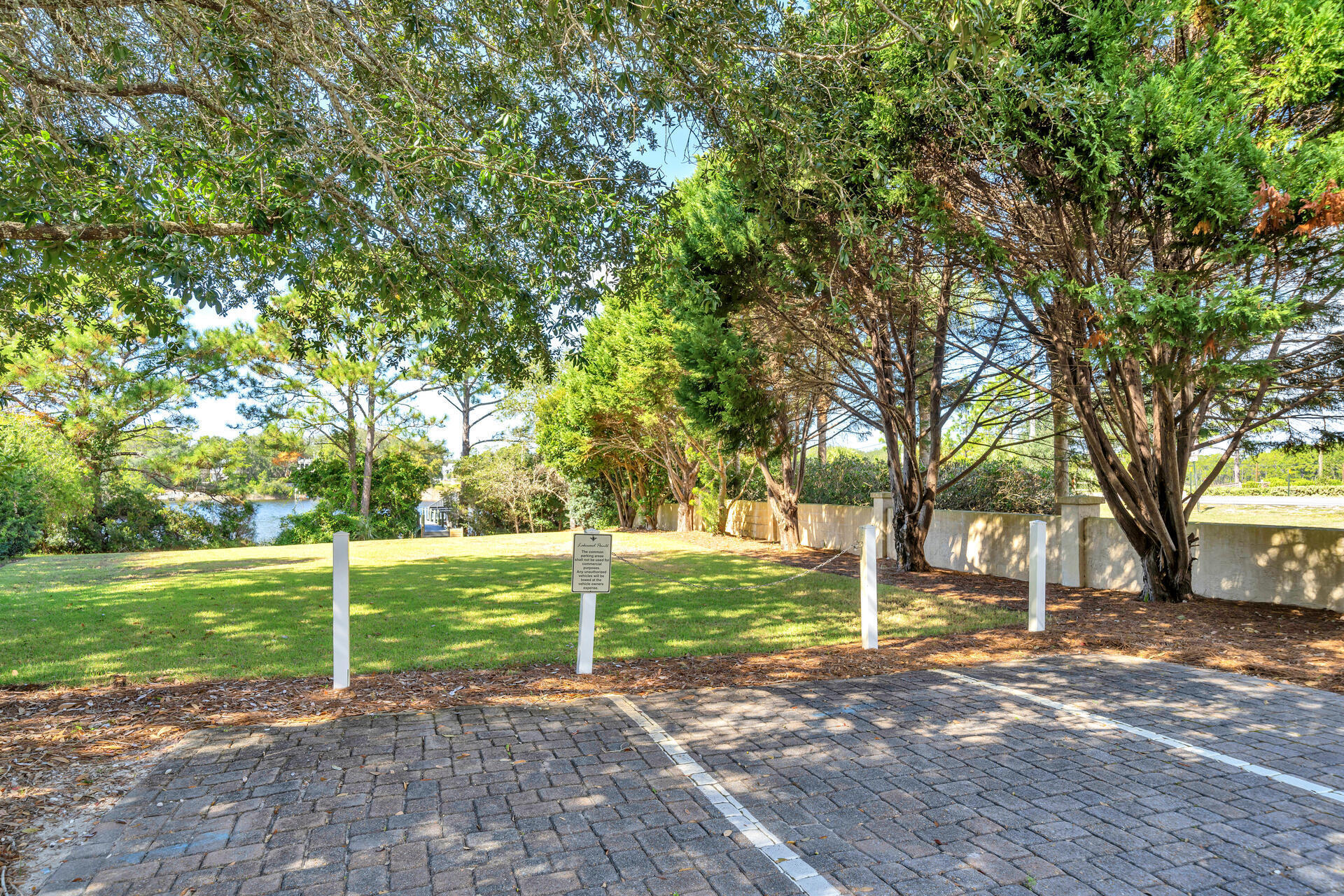 LAKEWOOD POINTE ESTATES - Residential