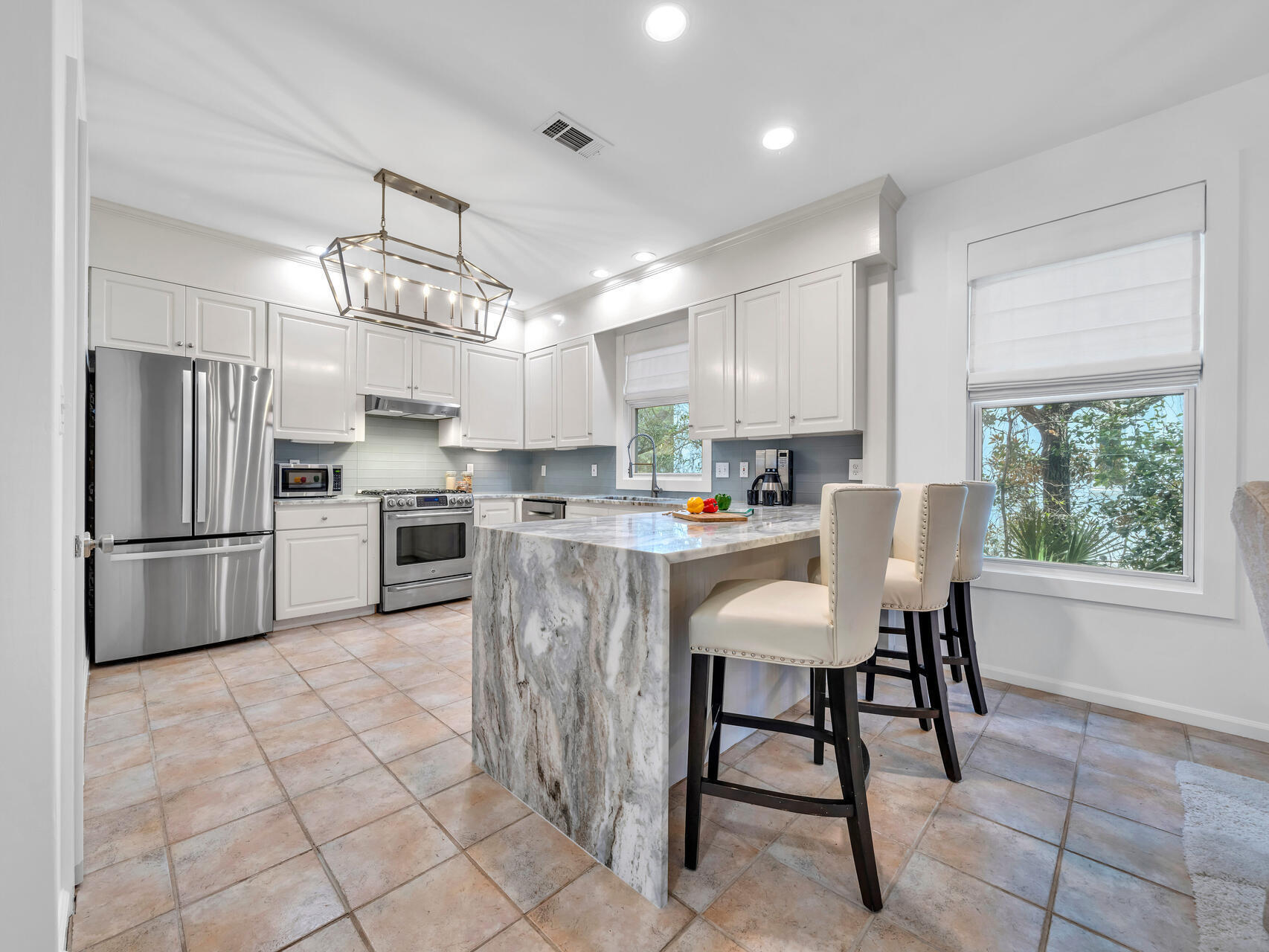 LAKEWOOD POINTE ESTATES - Residential