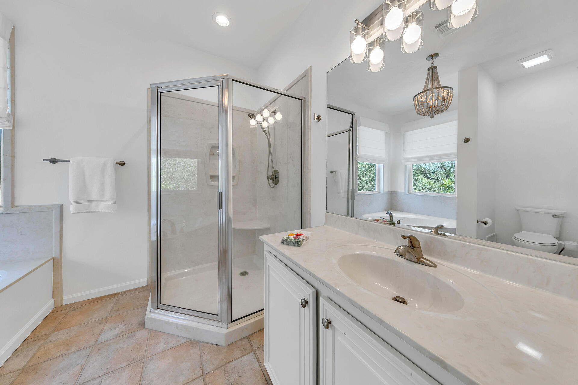 LAKEWOOD POINTE ESTATES - Residential