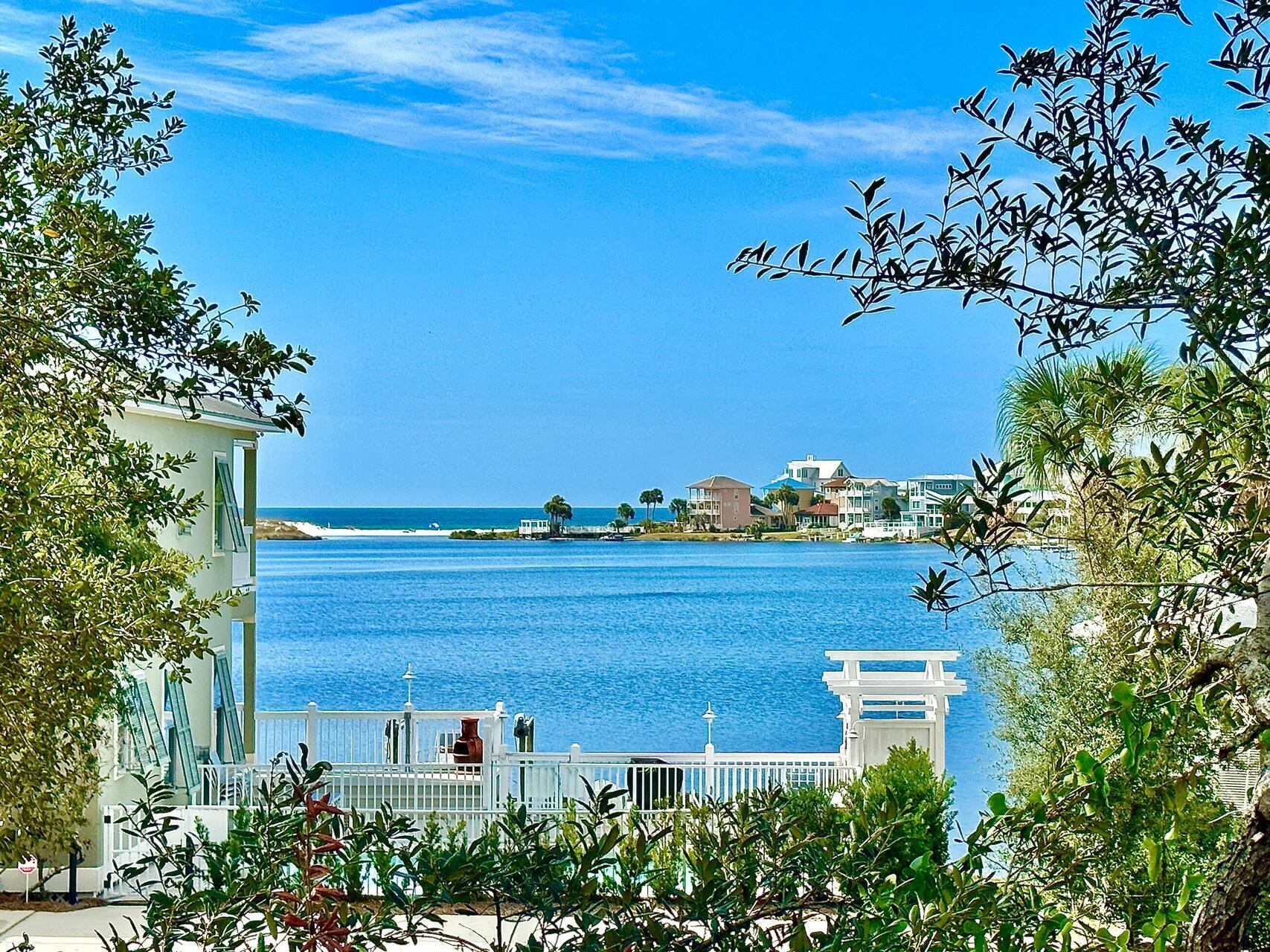 LAKEWOOD POINTE ESTATES - Residential