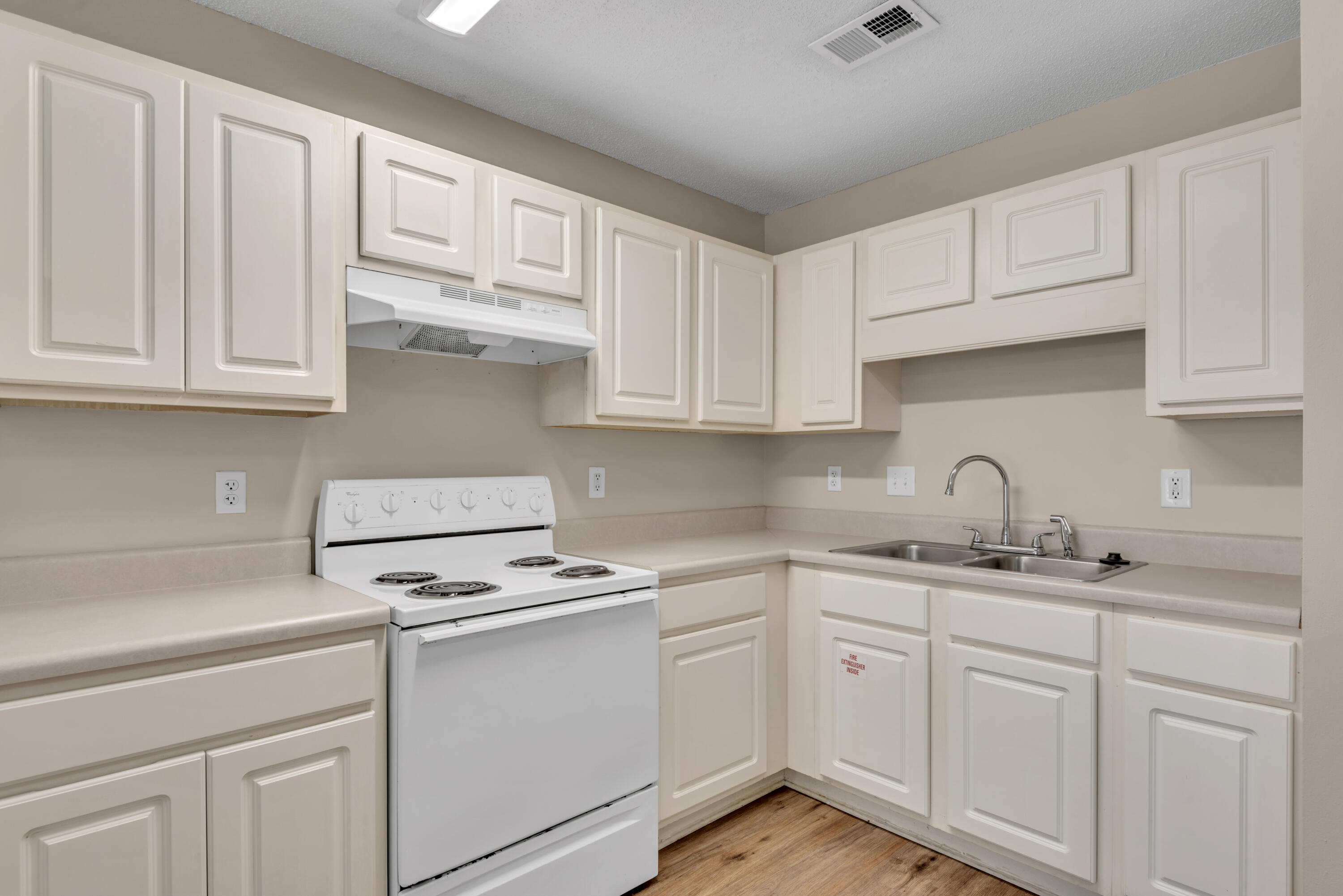 ROCKPORT APPARTMENTS - Residential Lease