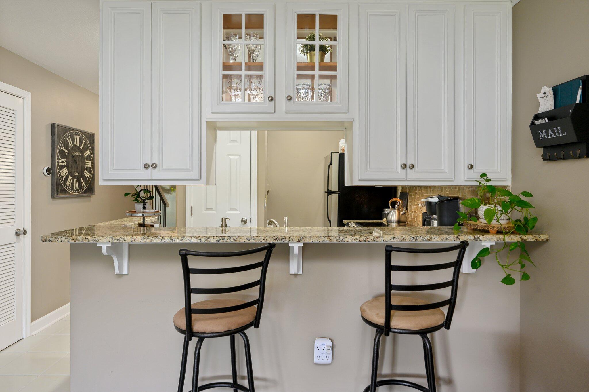 LAKESIDE CONDO AT BLUEWATER BAY - Residential