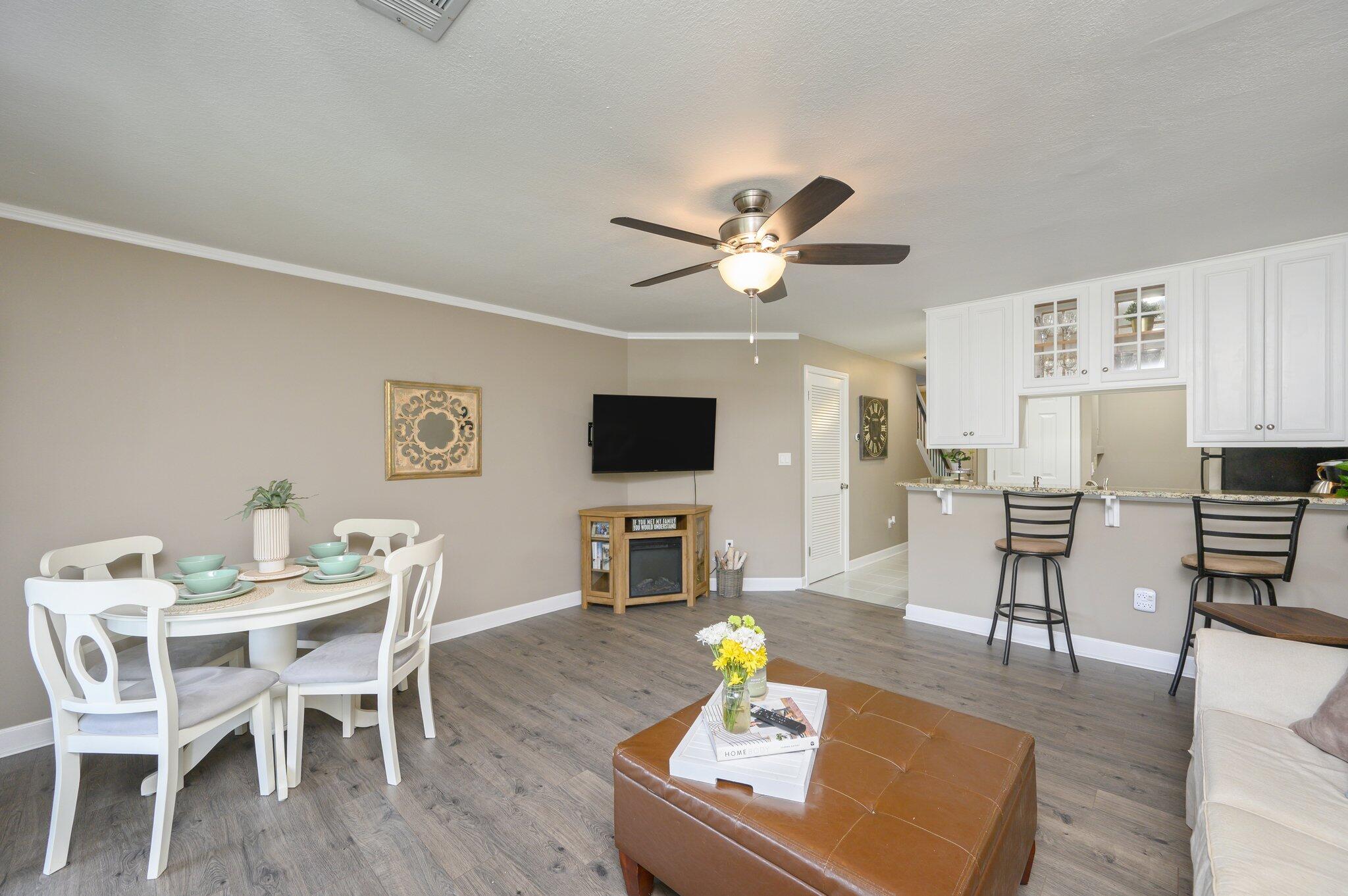 LAKESIDE CONDO AT BLUEWATER BAY - Residential