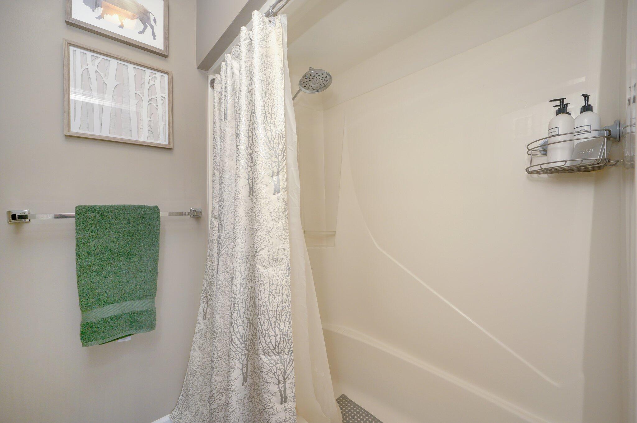 LAKESIDE CONDO AT BLUEWATER BAY - Residential