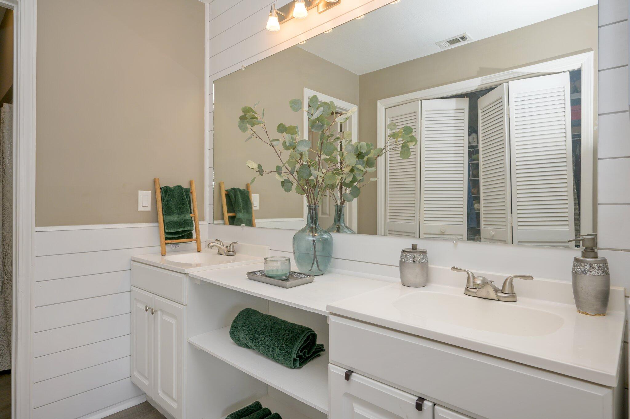 LAKESIDE CONDO AT BLUEWATER BAY - Residential