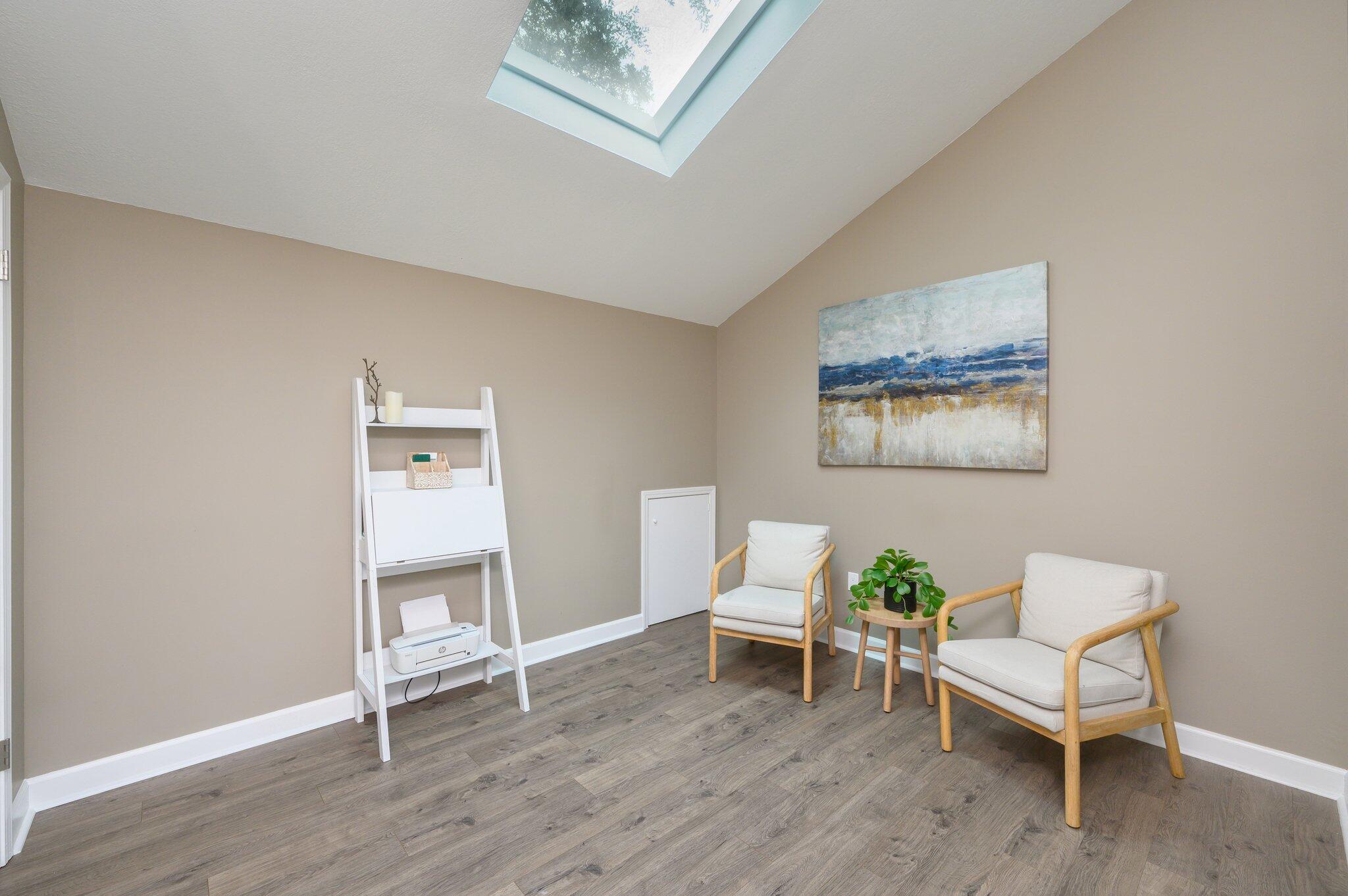 LAKESIDE CONDO AT BLUEWATER BAY - Residential