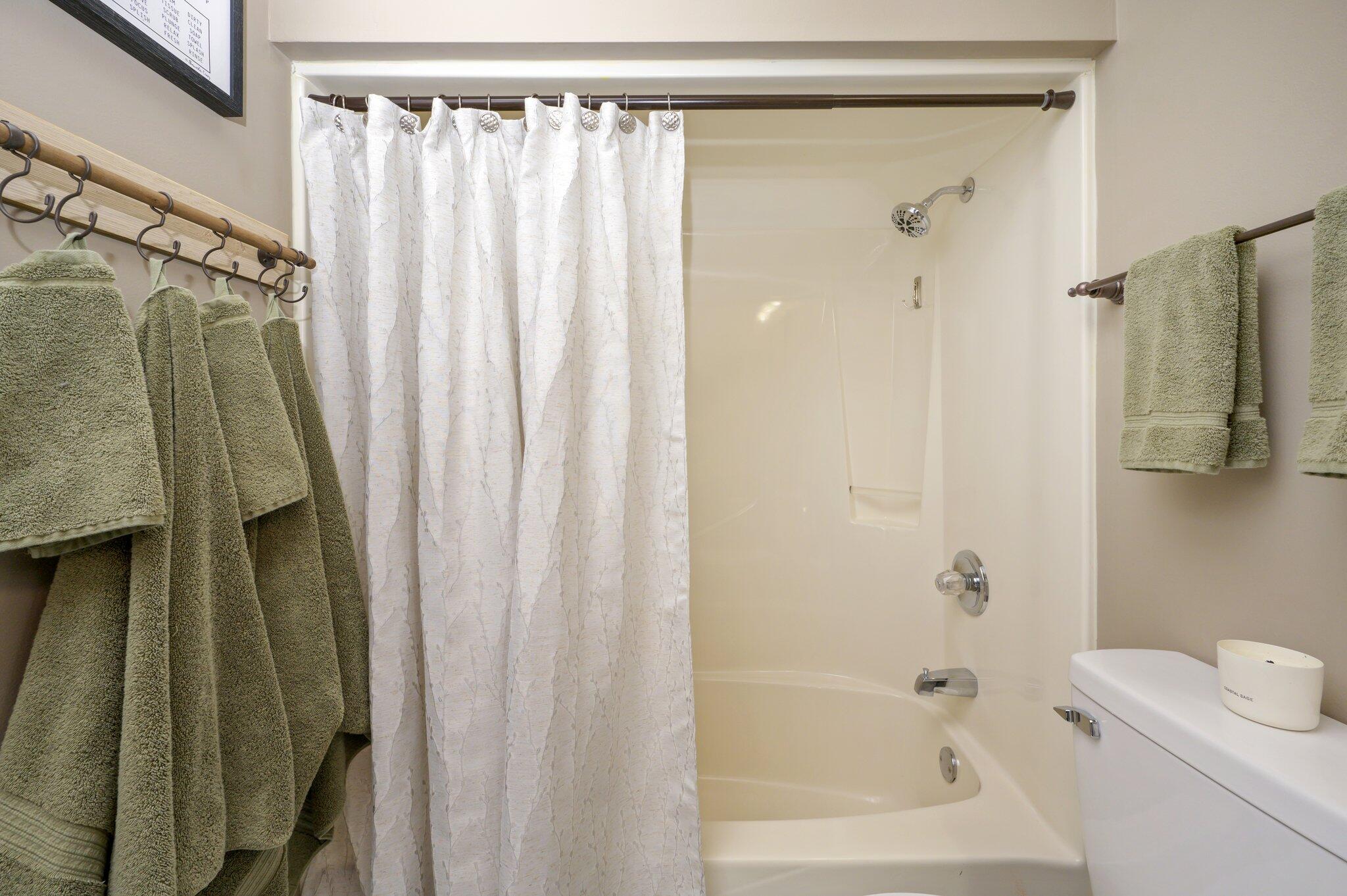 LAKESIDE CONDO AT BLUEWATER BAY - Residential