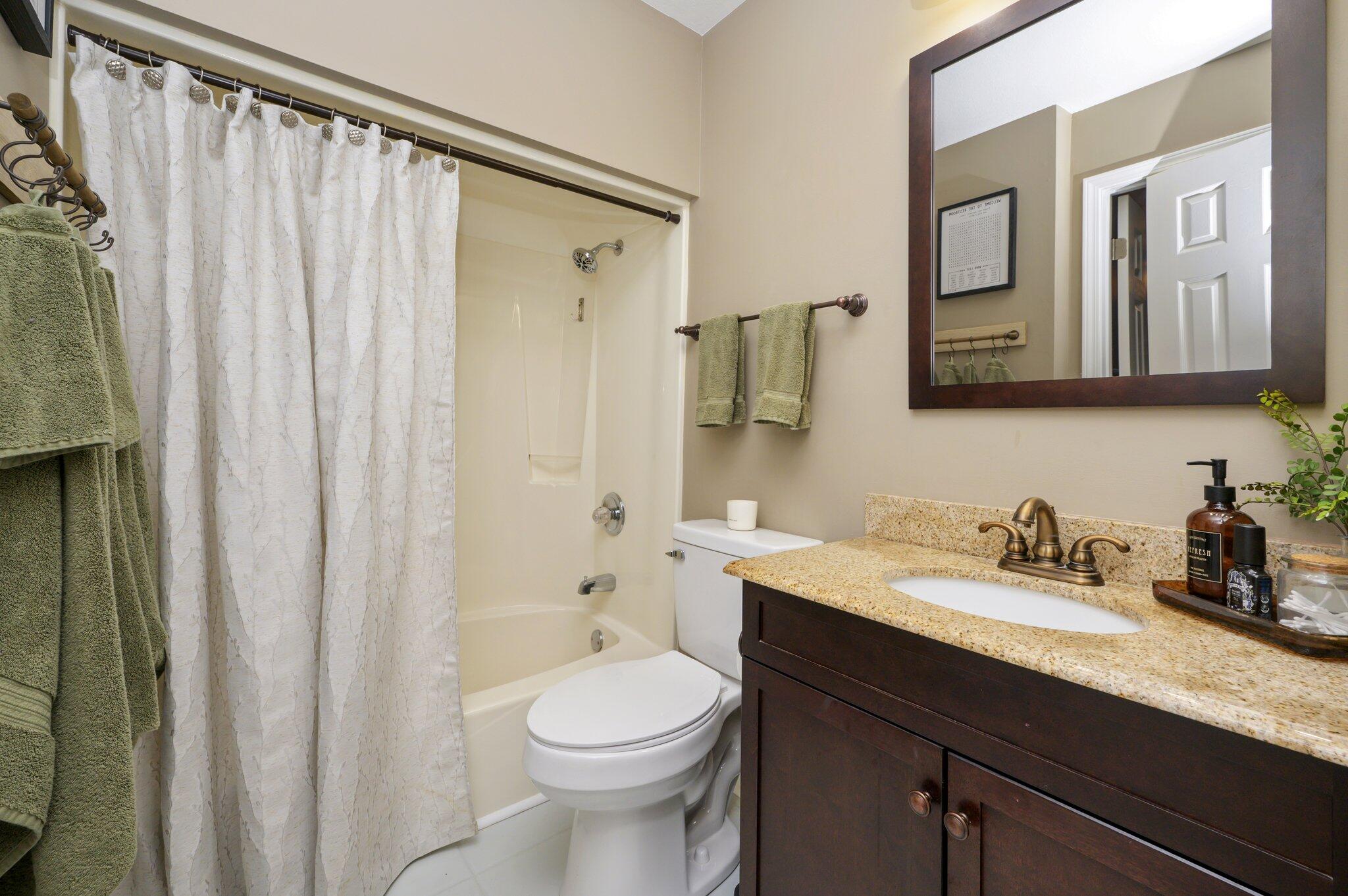 LAKESIDE CONDO AT BLUEWATER BAY - Residential