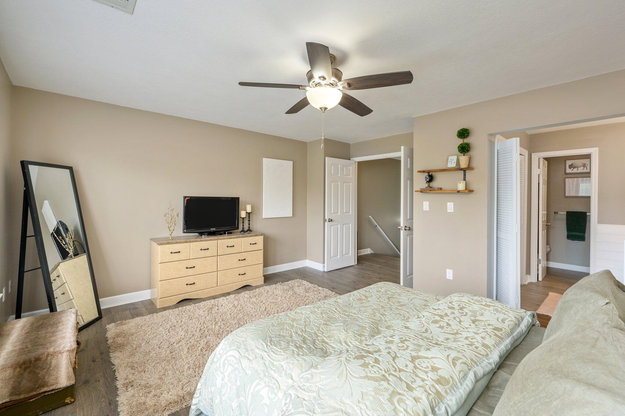 LAKESIDE CONDO AT BLUEWATER BAY - Residential