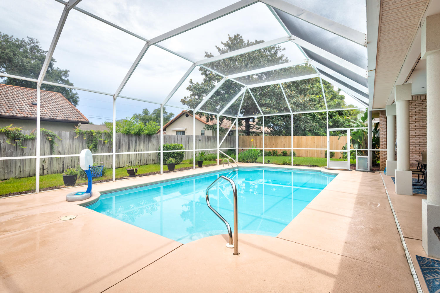 A bright and welcoming 4 bed/3 bath brick home awaits you with an open-concept living, dining, kitchen, and breakfast area. This split-floor plan home graces with dual master suites, screen-enclosed pool, covered lanai, gas fireplace, and a circle driveway. Gorgeous LVP flooring, granite countertops, stainless appliances, and manicured landscaping is where functionality meets luxury. Relax in your solar-heated swimming pool, walk-in shower with dual shower heads, or jetted garden tub.