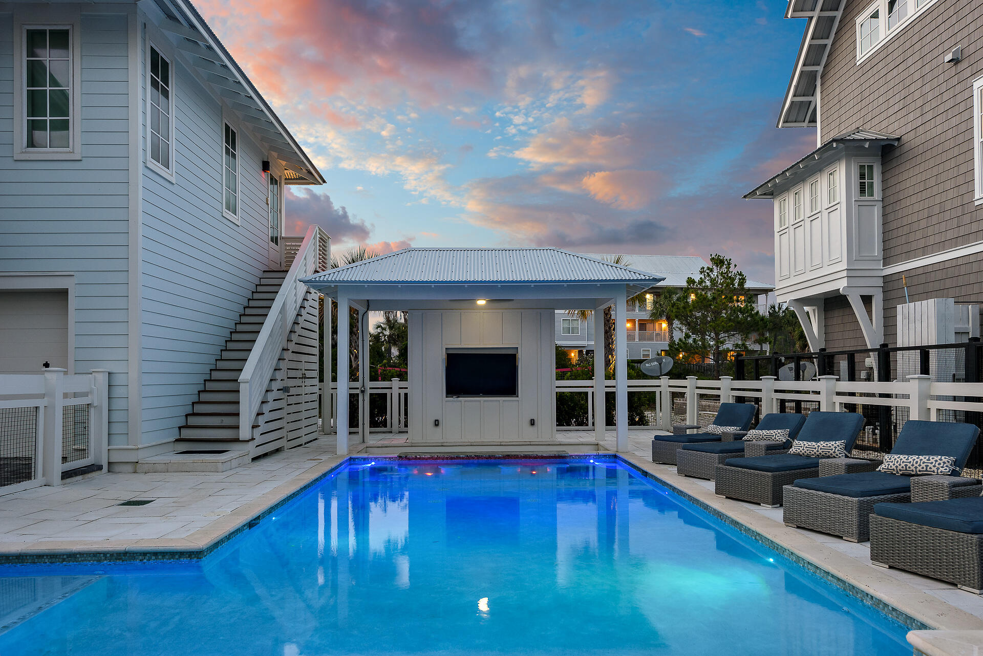 WALK OVER DUNES - Residential