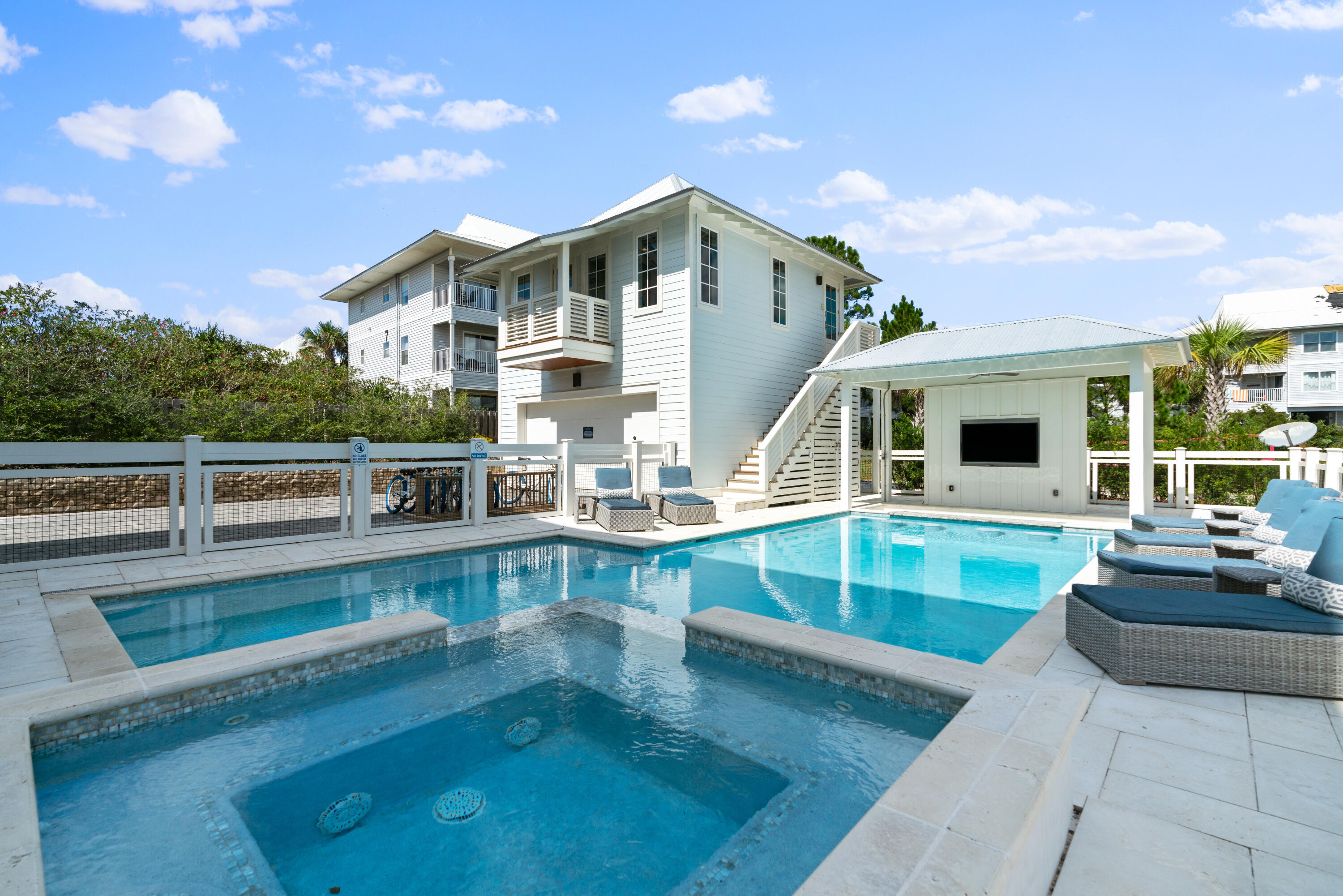 WALK OVER DUNES - Residential