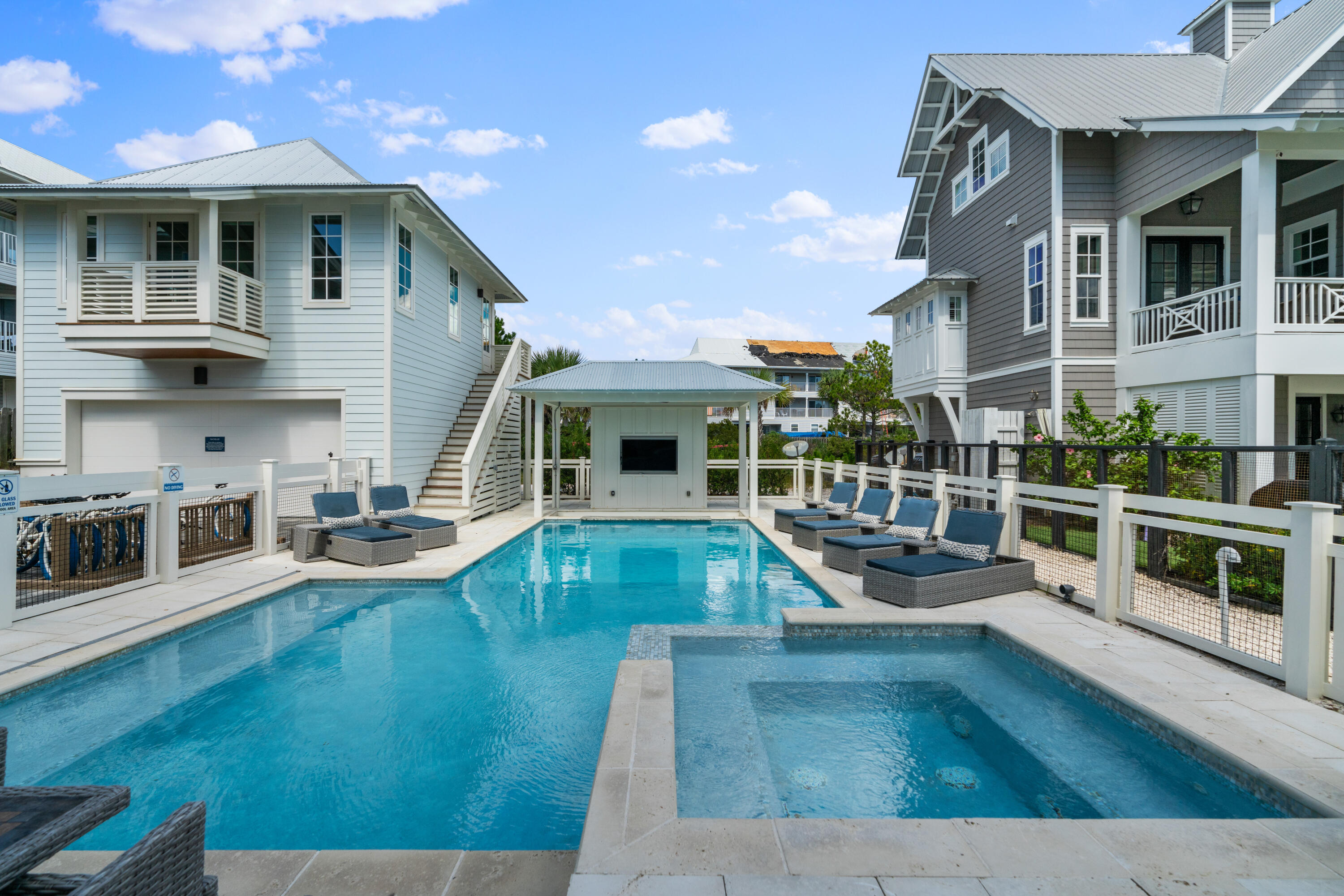 WALK OVER DUNES - Residential