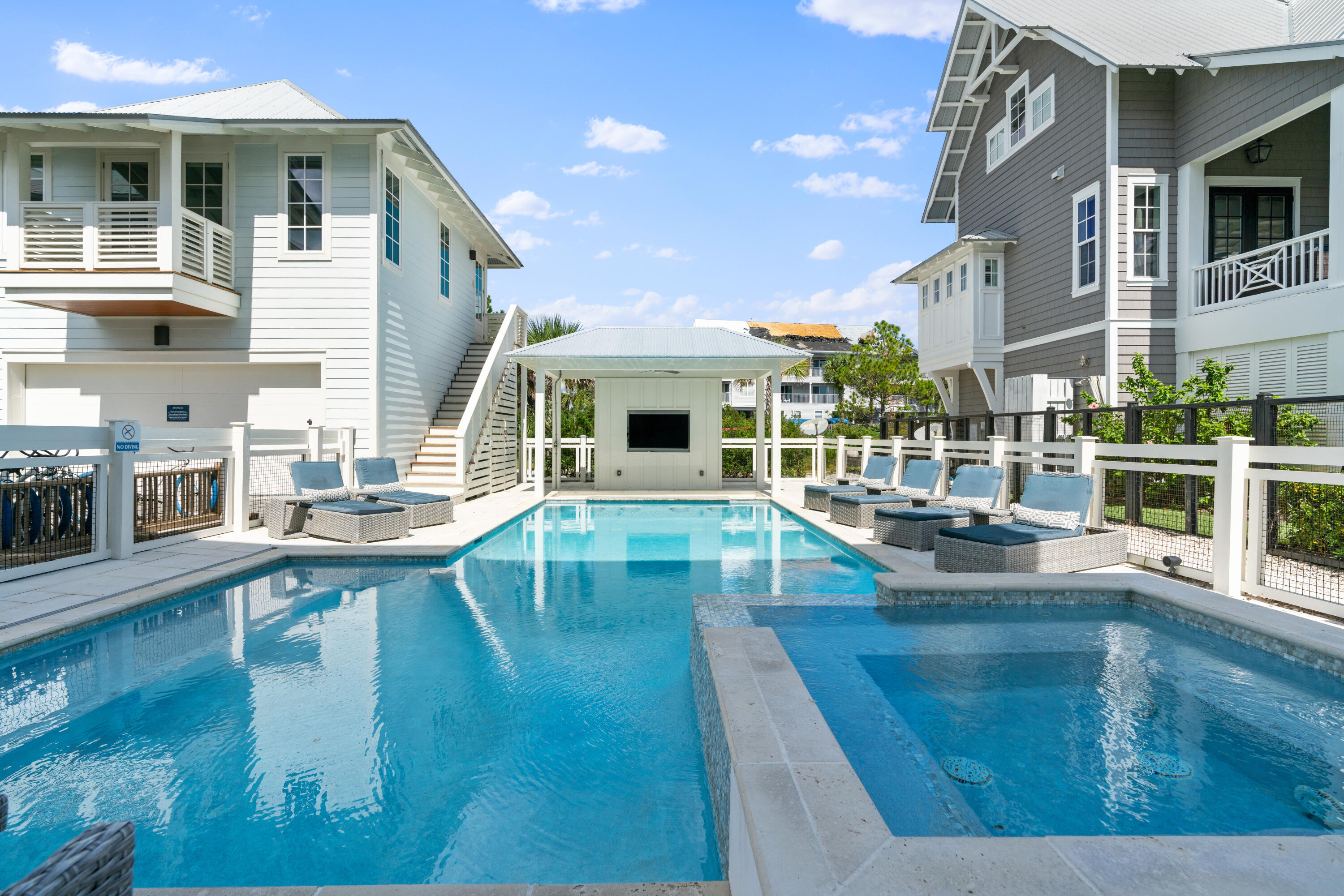 WALK OVER DUNES - Residential