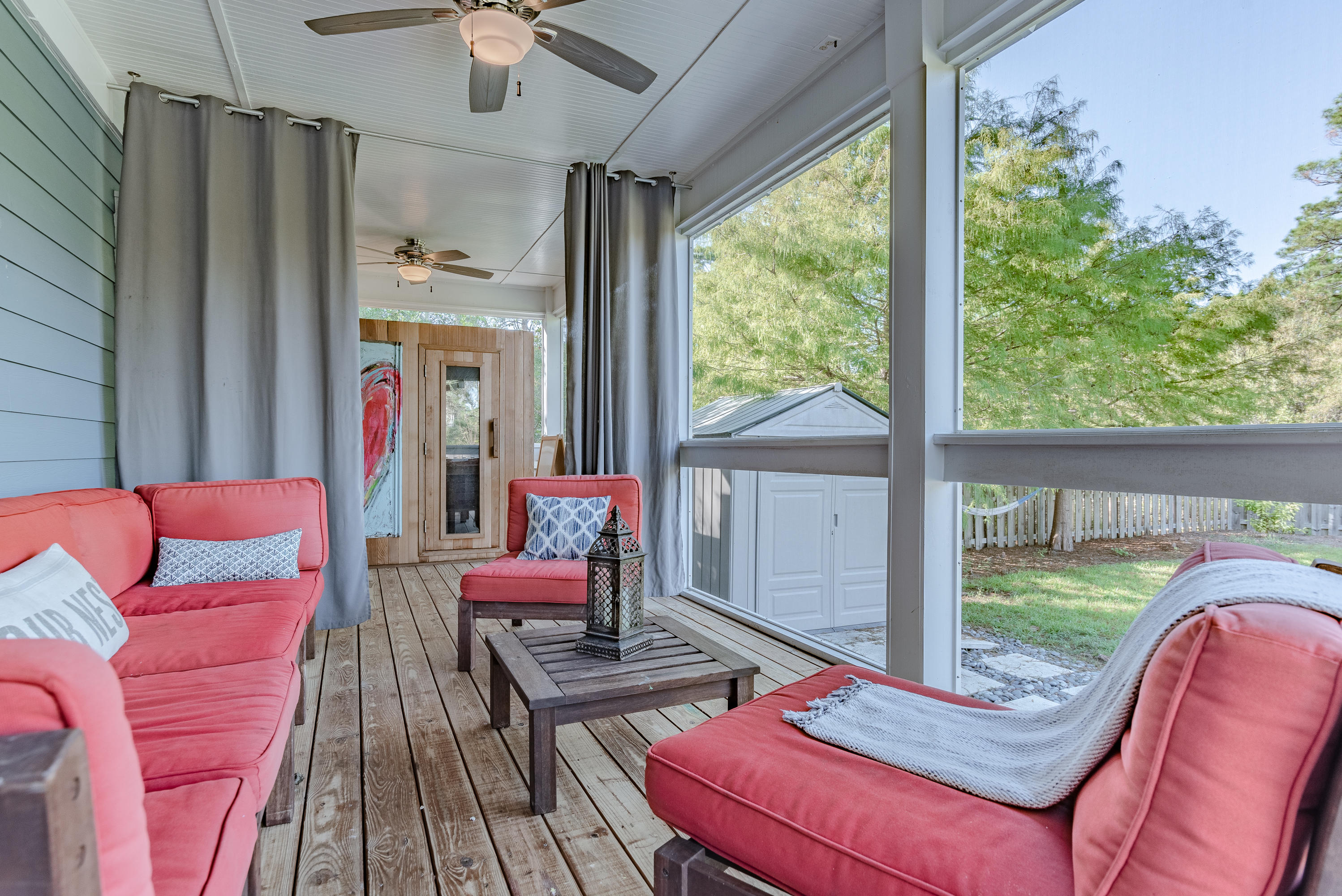 MAGNOLIA BEACH - Residential