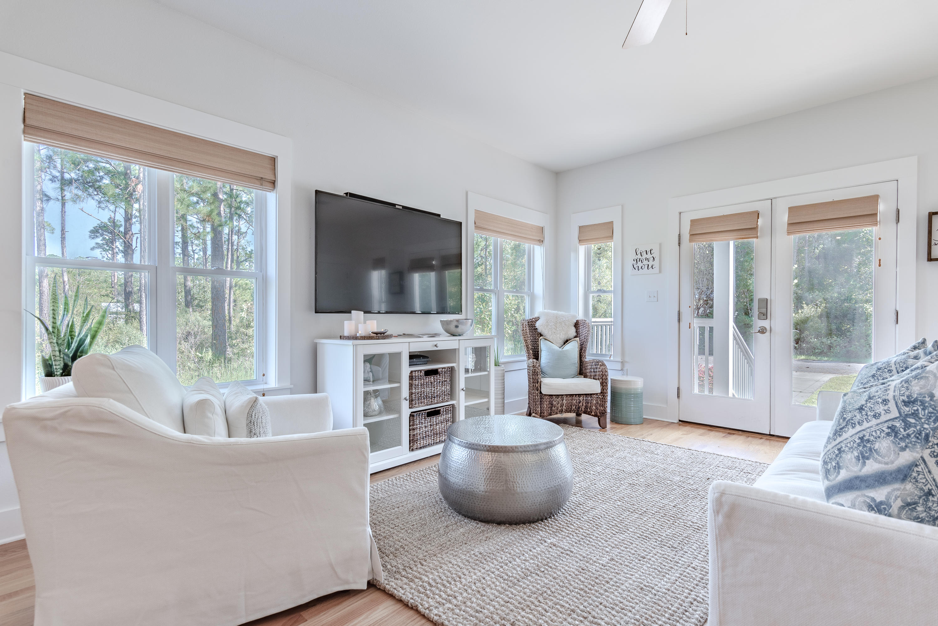 MAGNOLIA BEACH - Residential