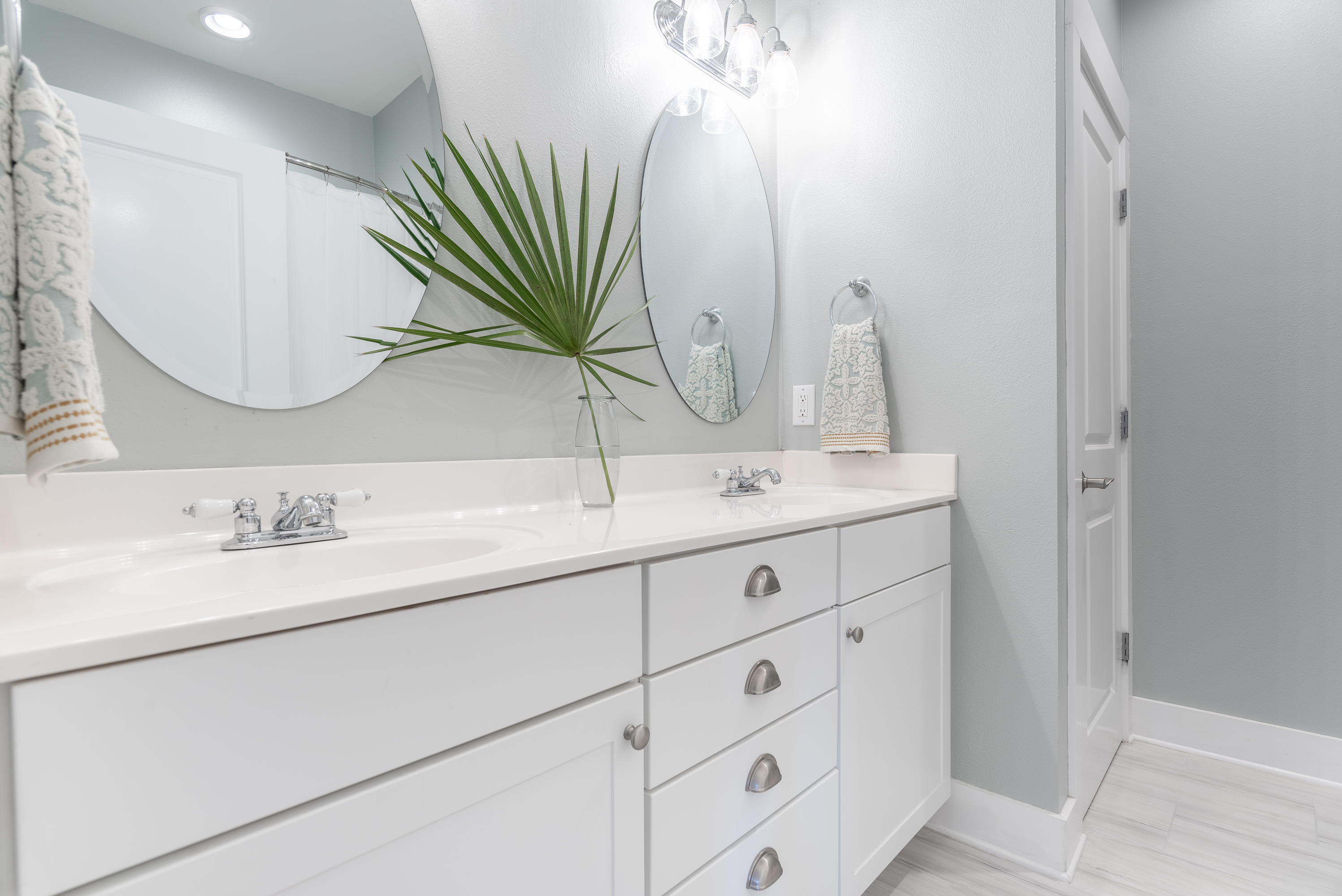 MAGNOLIA BEACH - Residential