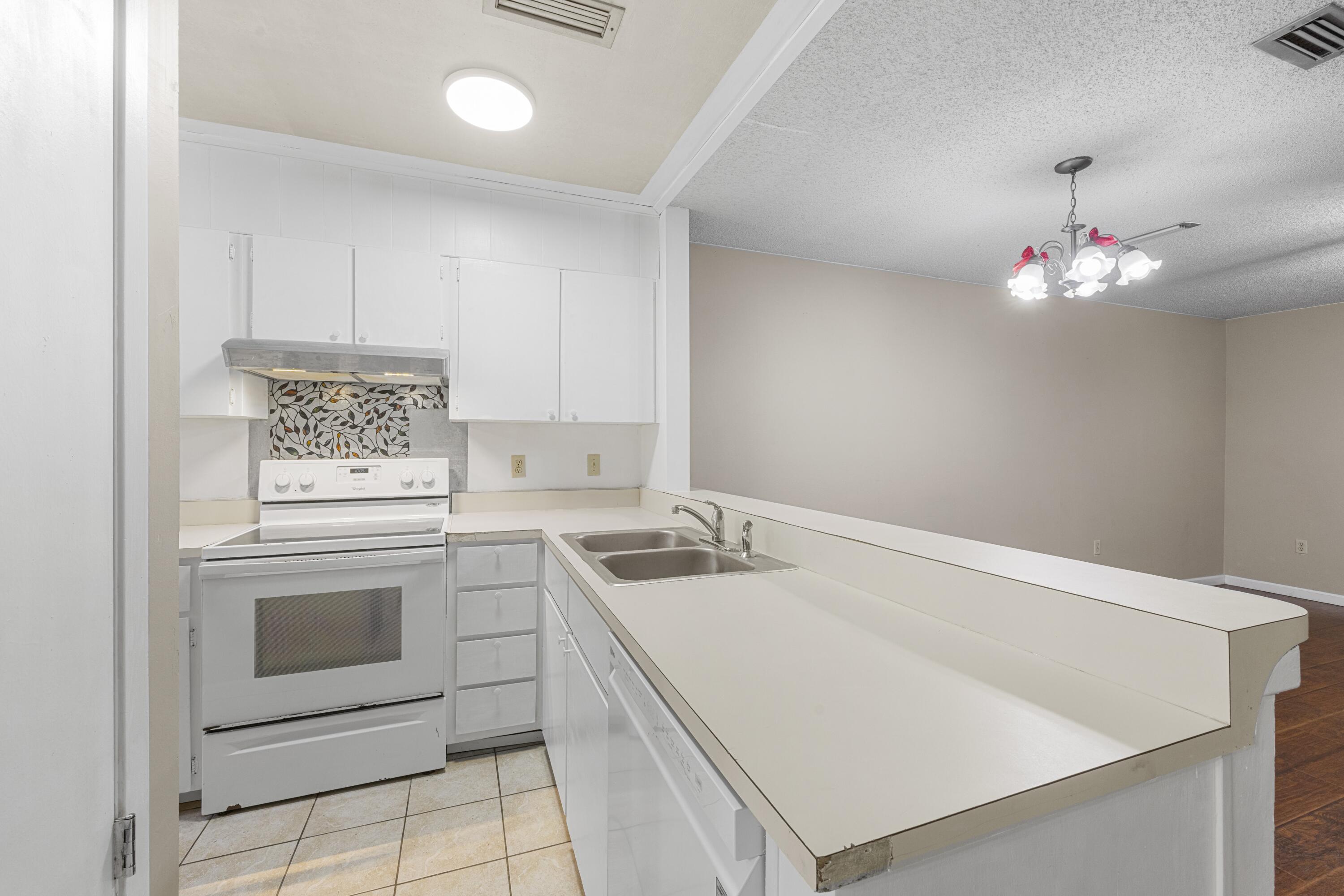 MONTAGE MANOR - Residential