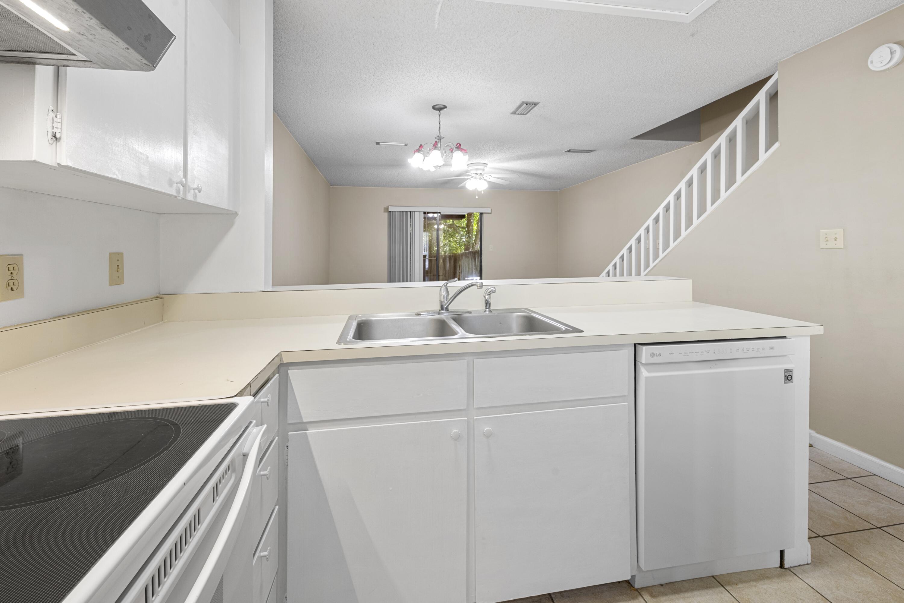 MONTAGE MANOR - Residential