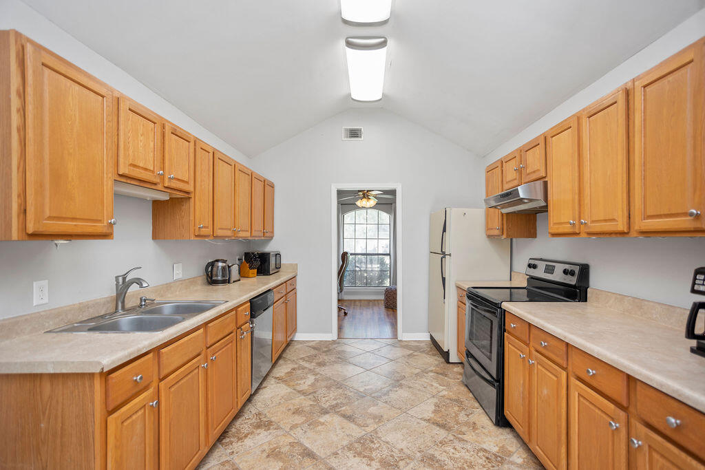 FOX DEN VILLAGES - Residential