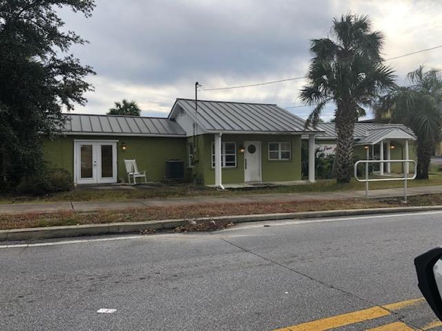2500 SF free standing building at the corner of Mountain Drive and Melvin, great for retail or Professional use
